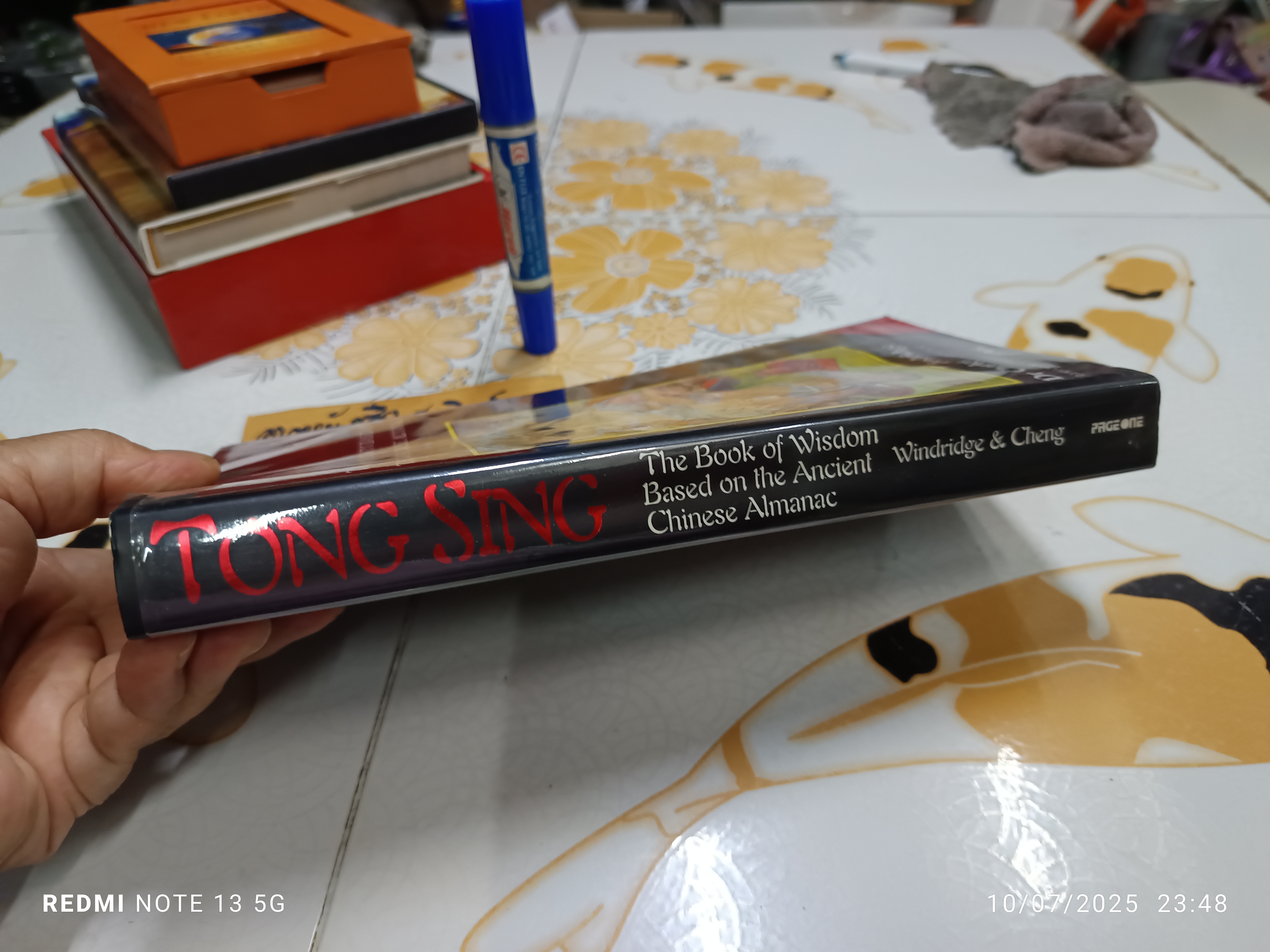 Tong Sing : The Book of Wisdom Based on the Ancient Chinese Almanac **สินค้าหมด**