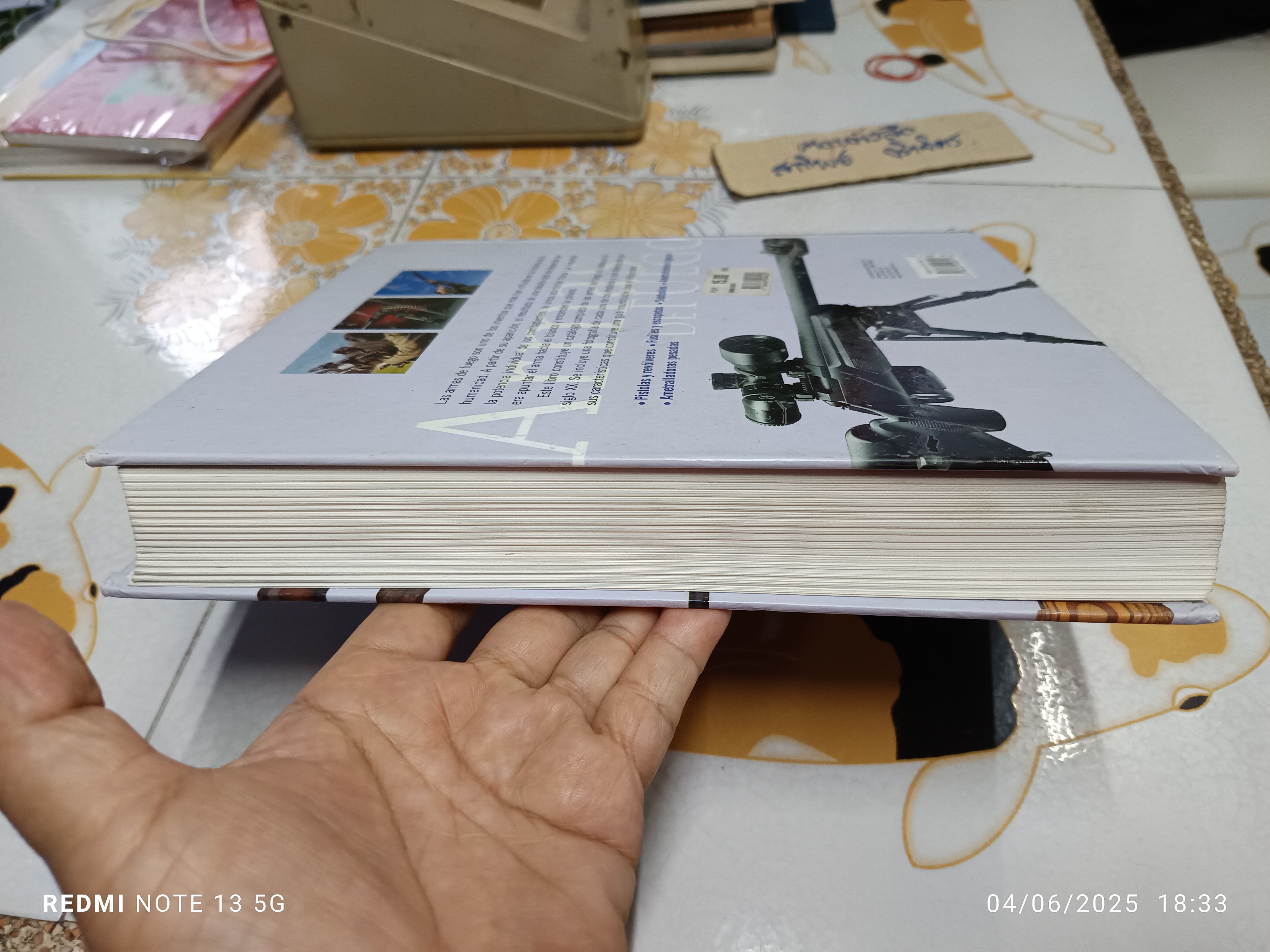 Atlas ilustrado de armas de fuego ; Language. Spanish / ประวัติปืน ความรู้เรื่องปืน (ภาษาสเปน)