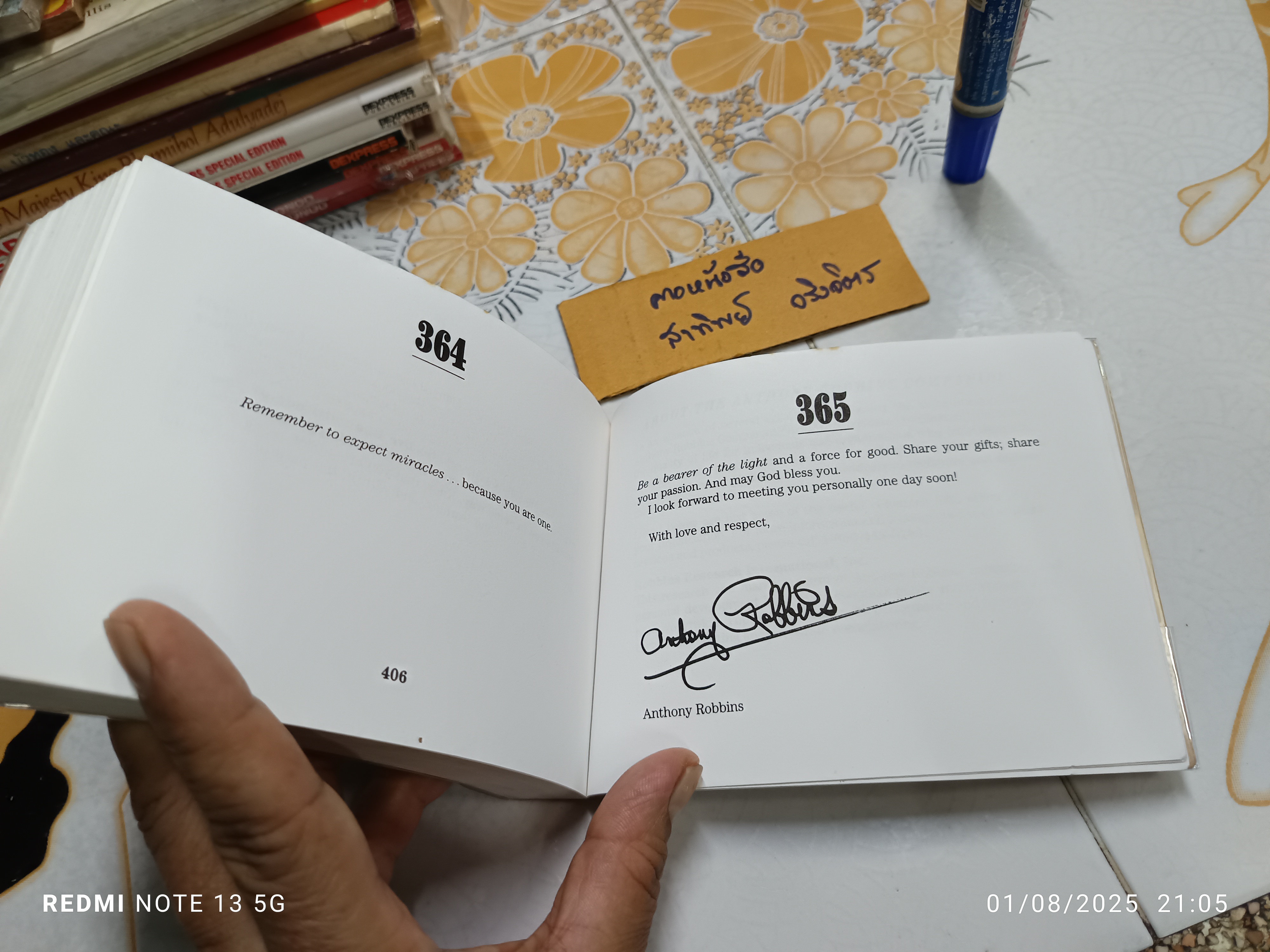 Giant Steps Small Changes to Make a Big Difference เขียนโดย Anthony Robbins 1994