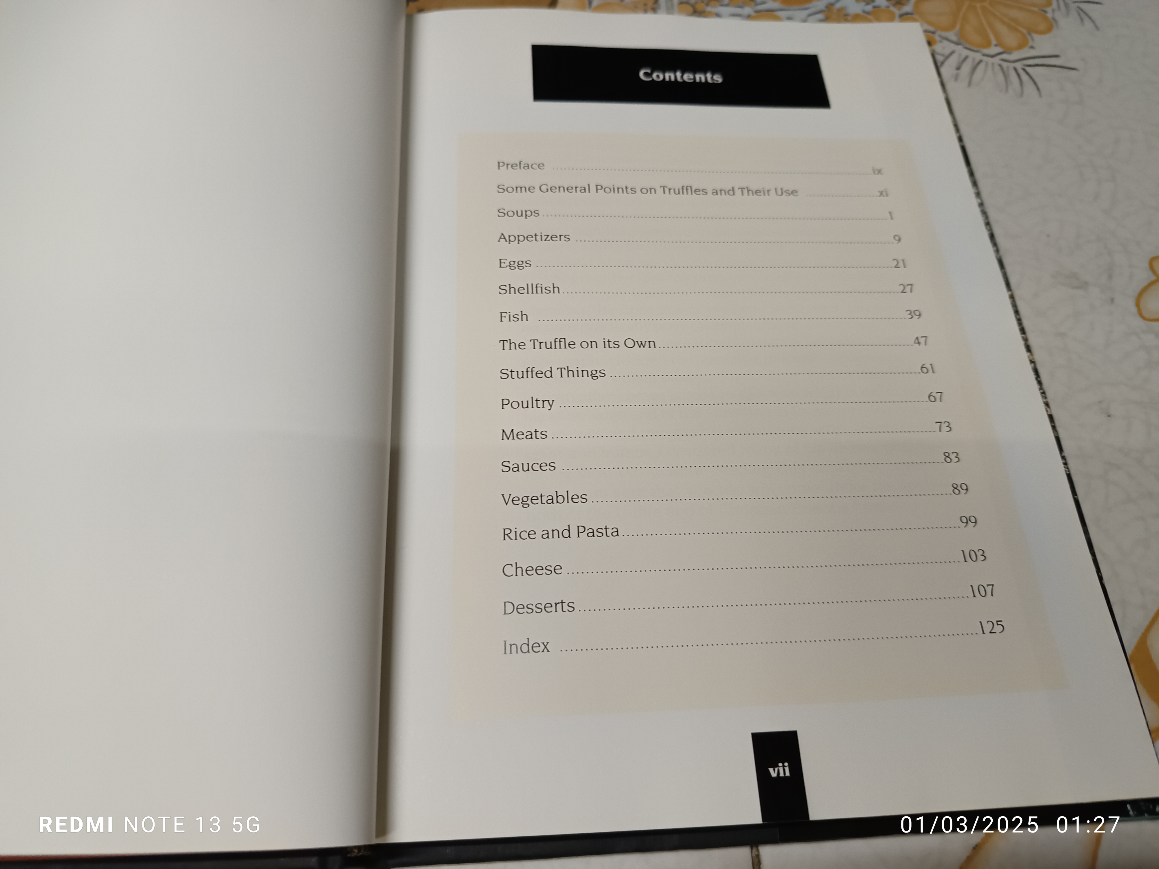 The Magic of the Truffle: The Favorite Recipes of Christian Etienne (มีลายเซ็นเจ้าของเดิม/ไม่แน่ใจว่าอาจจะเป็นลายเซ็นผู้เขียน))