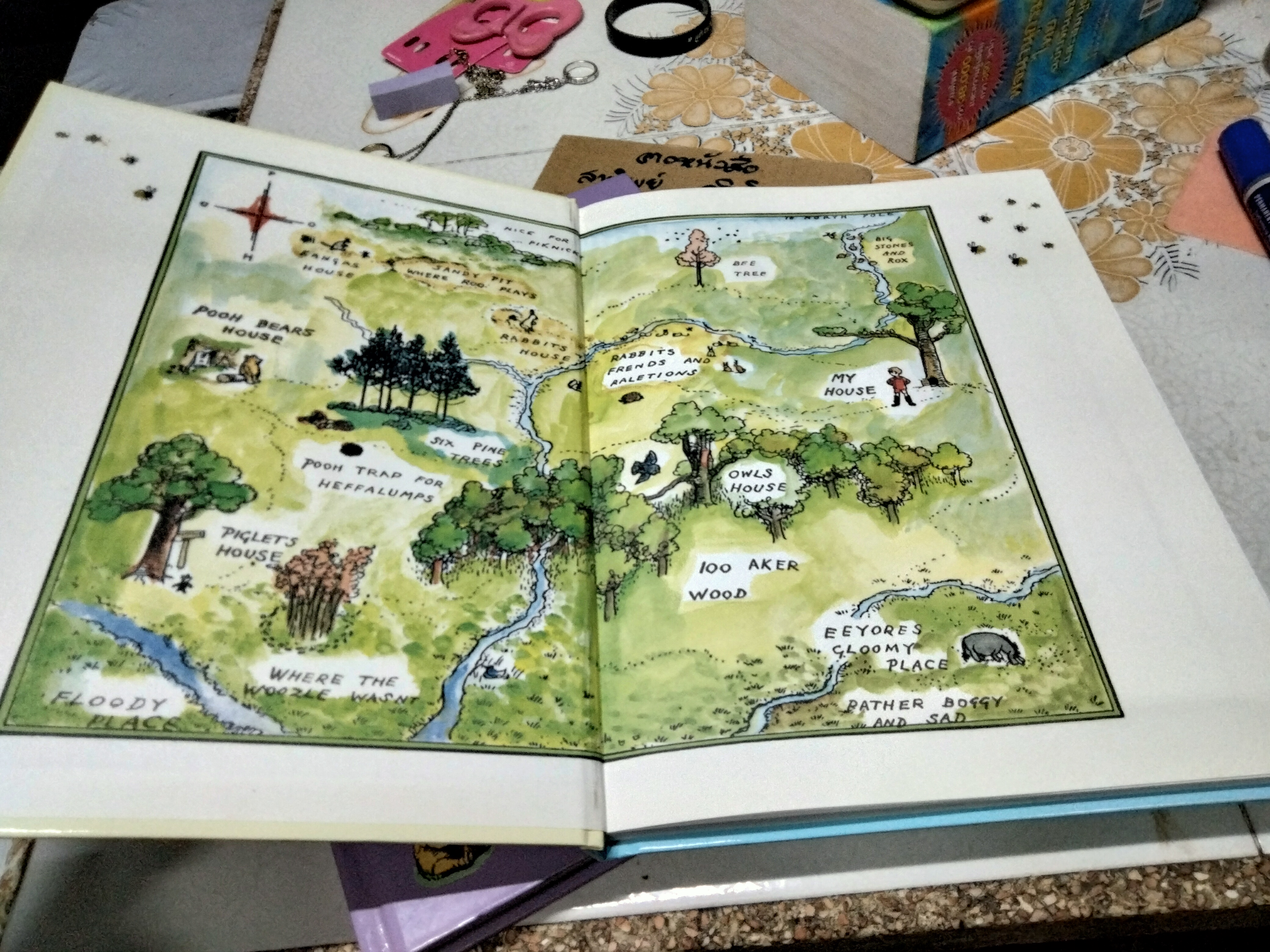 A WORLD OF WINNIE THE POOH + STORIES OF WINNIE-THE-POOH with favourite poems by A.A.MILNE (ขายรวม 2 เล่ม)