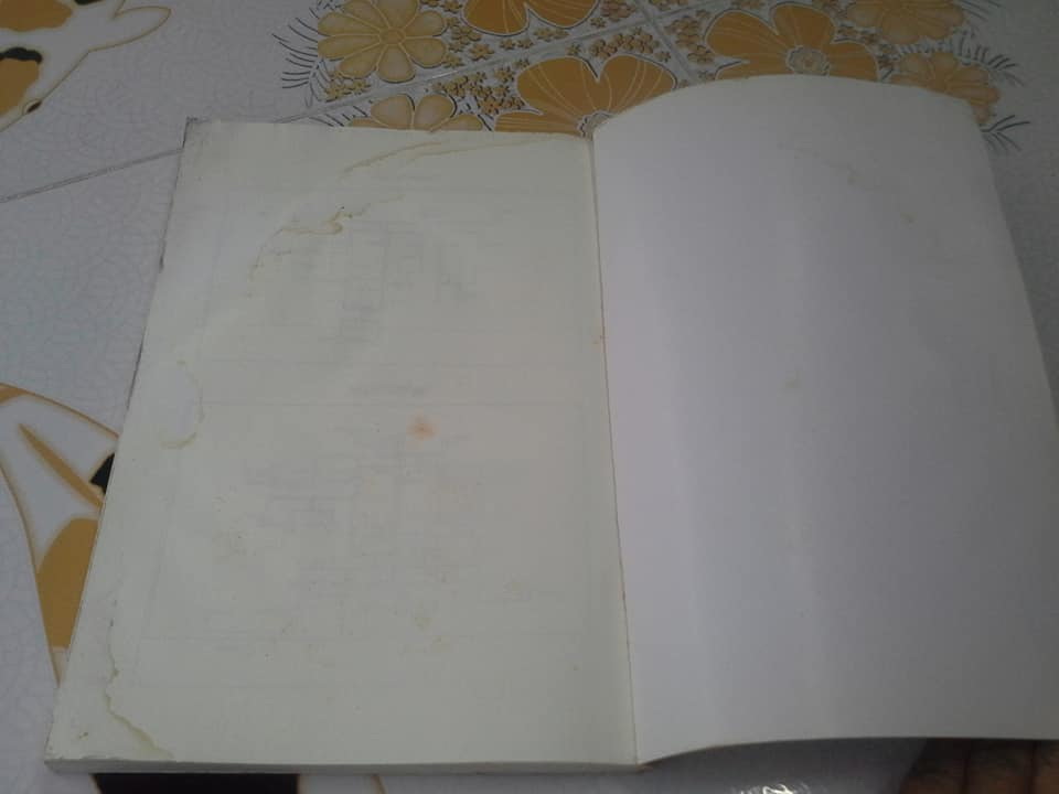 สีลม ย่าหยา และตำราอาหาร โดย นวพร เรืองสกุล (หนังสือมีคราบน้ำ มีรอยตำหนิ) **สินค้าหมด**