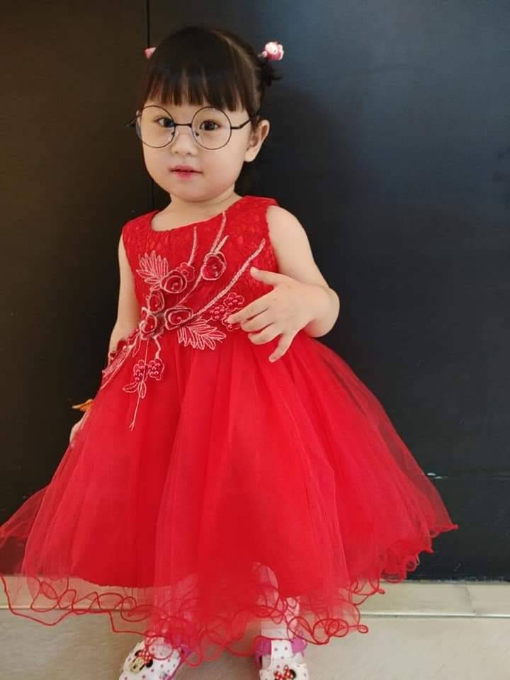 เดรสเด็กสีแดง
