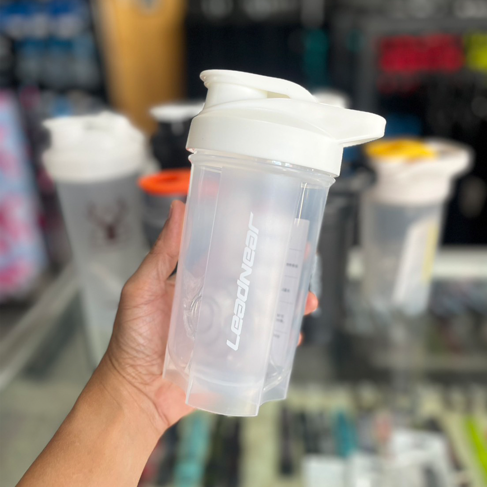 ขวดน้ำพกพาขนาด 500 600 700 ml ฟรีตะกร้อเขย่าในขวดน้ำและชุดอุปกรณ์ทำความสะอาด 1ชุด (L23)