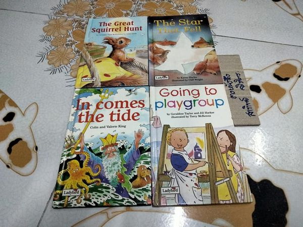 หนังสือชุด " Ladybird's Picture Stories series" ขายรวม 4 เล่ม