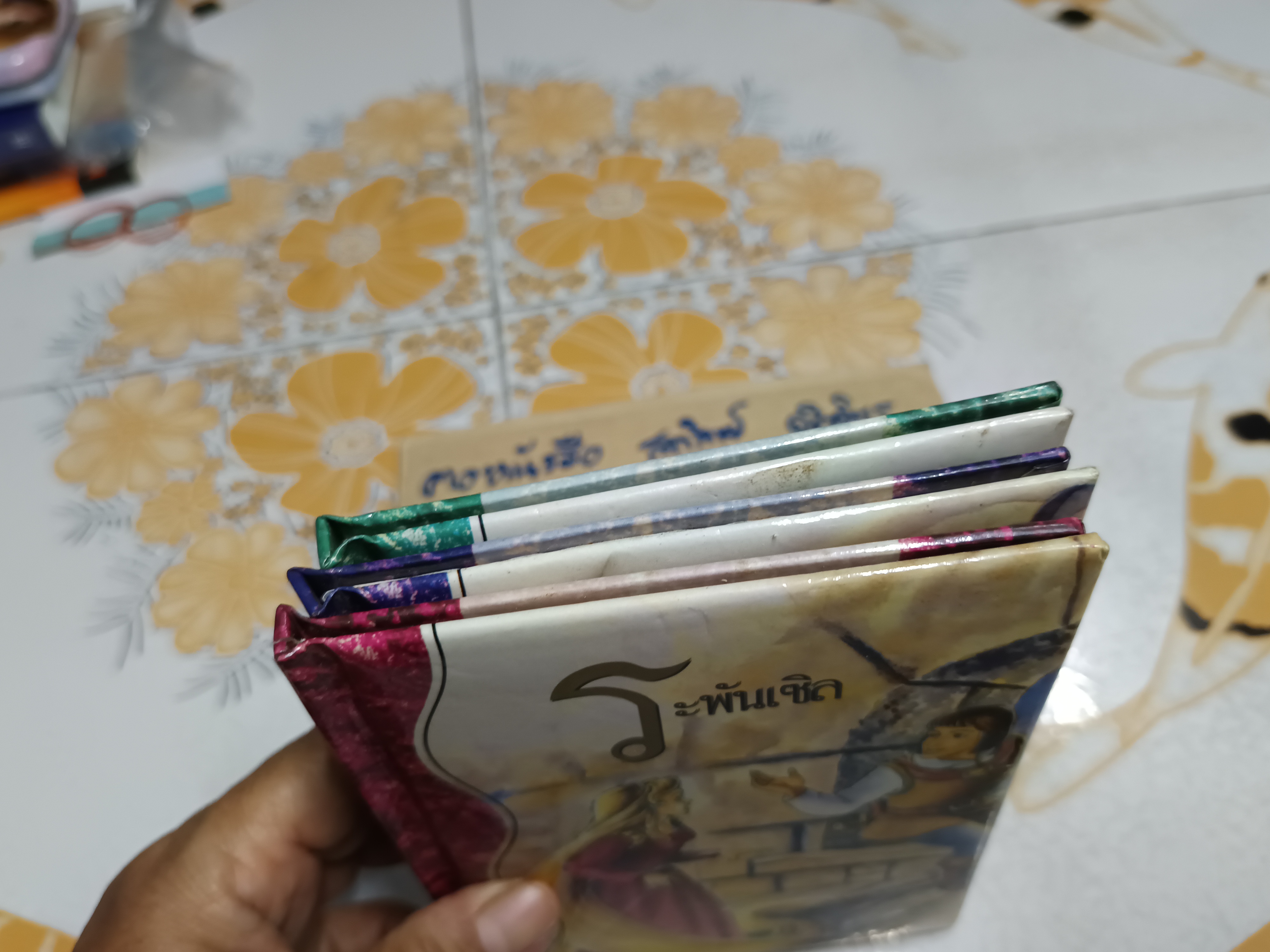 นิทานห้องสมุด ชุดนิทาน กริมม์ส (มี 3 เล่ม / 5 เล่มชุด) ประกอบไปด้วย เจ้าชายกบ, ช่างตัดเสื้อร่างเล็กใจกล้า, ระพันเซล (ติดเทปใสที่ใบรองปก) **สินค้าหมด**