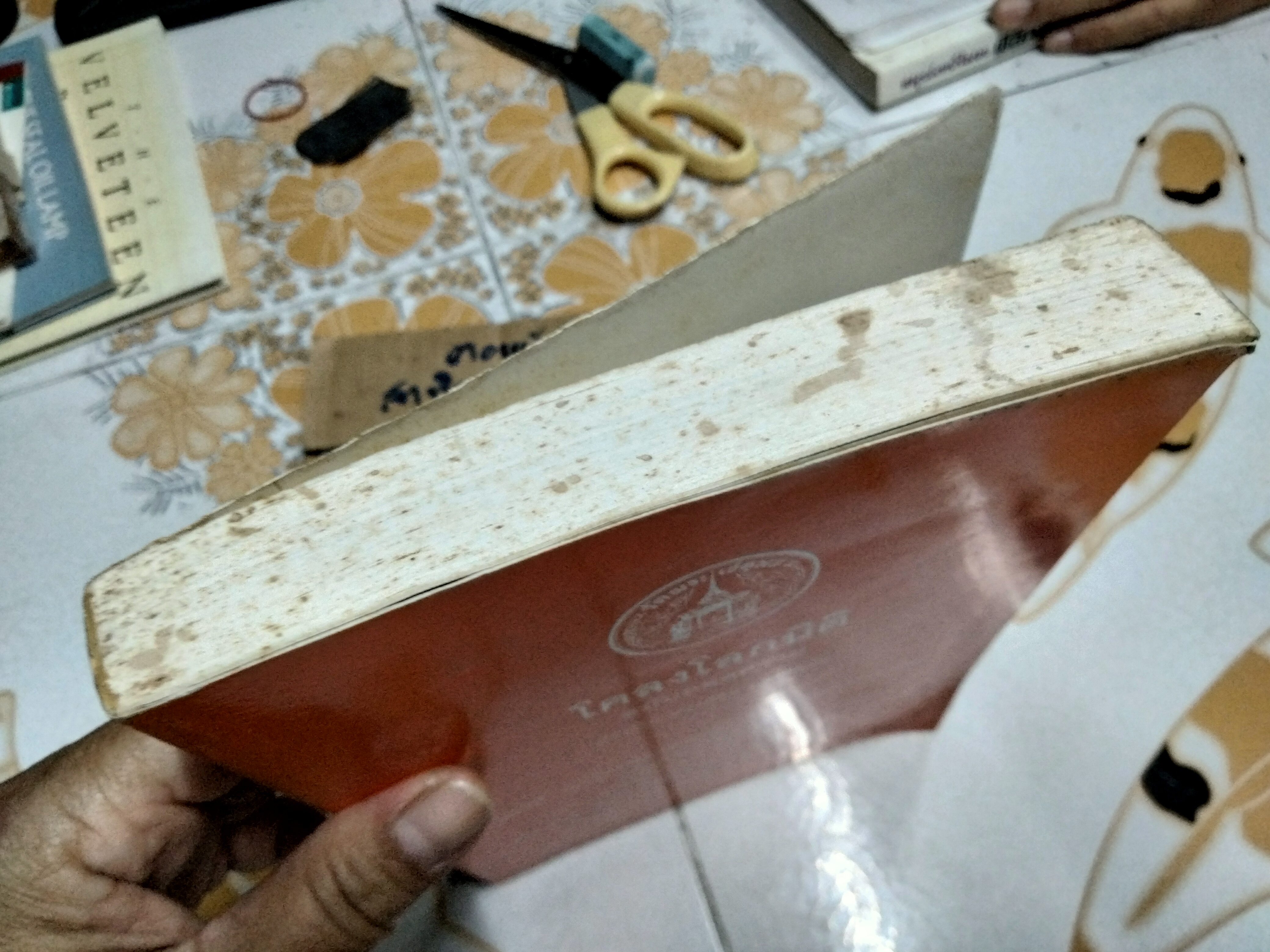 โคลงโลกนิติ ฉบับถอดความ โดย นาวาโท ทองย้อย แสงสินชัย (ตำหนิ สันหนังสือมีรอยเปื้อนทั้ง 3 ด้าน) **สินค้าหมด**