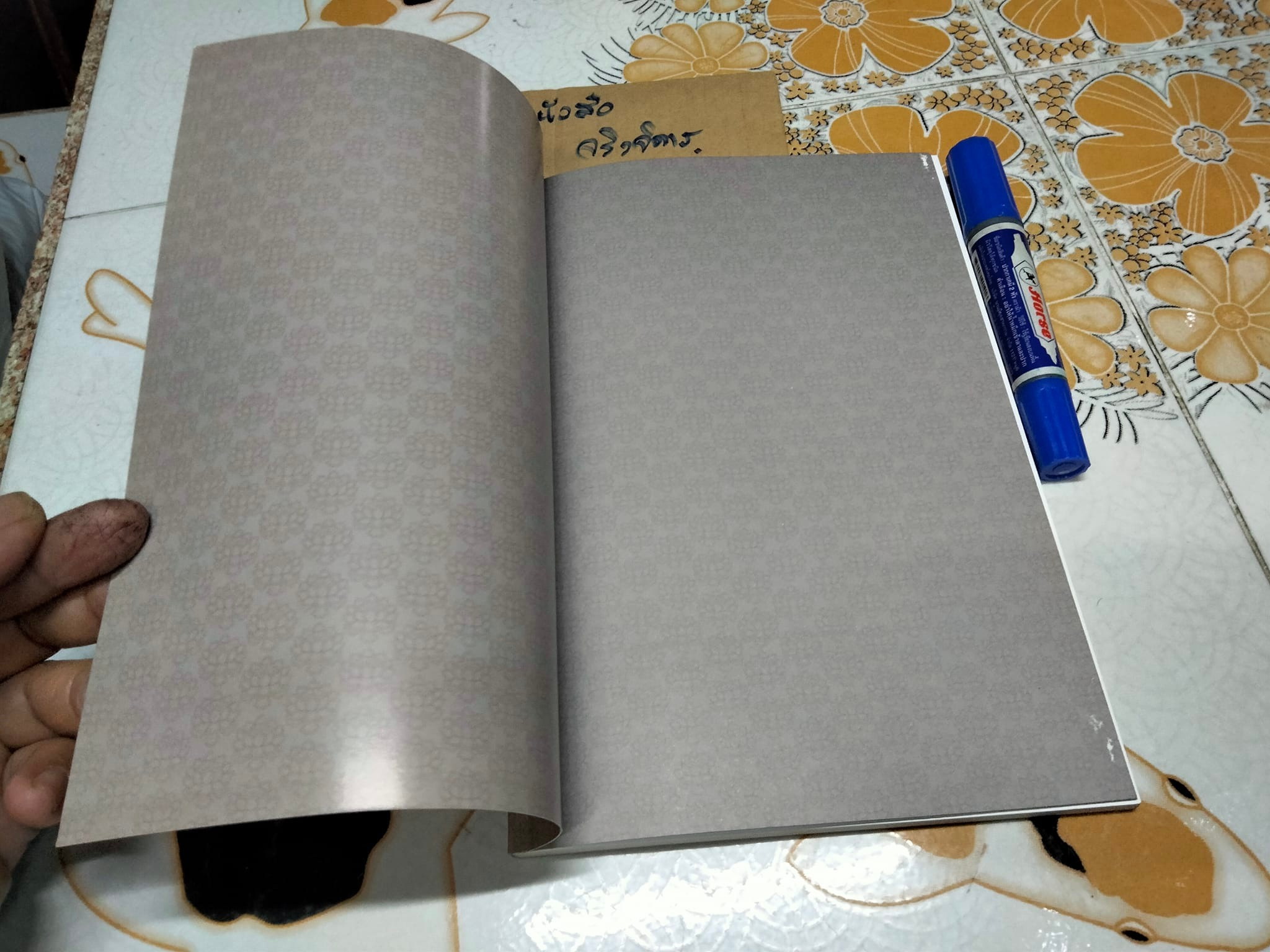 หนังสือ พระโพธิสัตว์กวนอิม ตำนานของพระโพธิสัตว์ผู้เปี่ยมด้วยความเมตตากรุณา โดย วิยะดา ทองมิตร , พรชัย เหมะรัต วาดภาพ (เป็นหนังสืออนุสรณ์งานศพฯ )