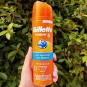 Gillette® Fusion5 Ultra Moisturizing Shave Gel 198g ยิลเลตต์ เจลโกนหนวด สำหรับผิวบอบบาง