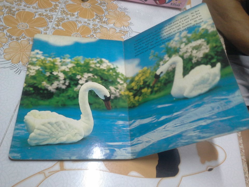 THE UGLY DUCKLING นิทานภาพกระดาษแข็ง ฉบับภาษาอังกฤษ (ตำหนิ มีหน้ากลับหัว 1 คู่ ) Published by Froebel-kan Co. Ltd **สินค้าหมด**