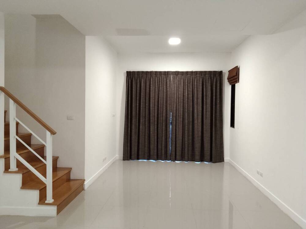 ขายทาวน์เฮ้าส์เดอะคอนเนคสุวรรณภูมิ4กิ่งแก้วซอย37 พร้อมโกดังพร้อมคนเช่า