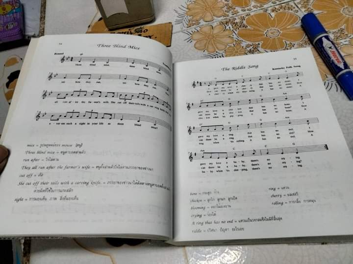 Let's sing together โดย วิศรุต จินดารัตน์ , สนับสนุนโดย โรงเรียนวัฒนาวิทยาลัย