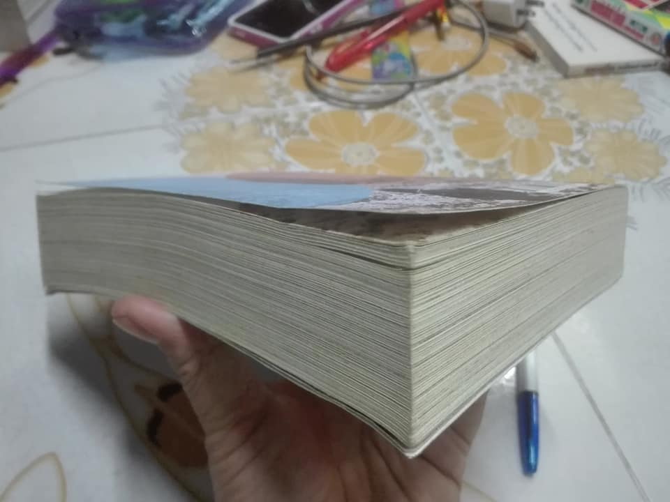 เดินข้างเขา หนาวข้างเธอ โดย คุณากร วรวรรณธนะชัย **สินค้าหมด**