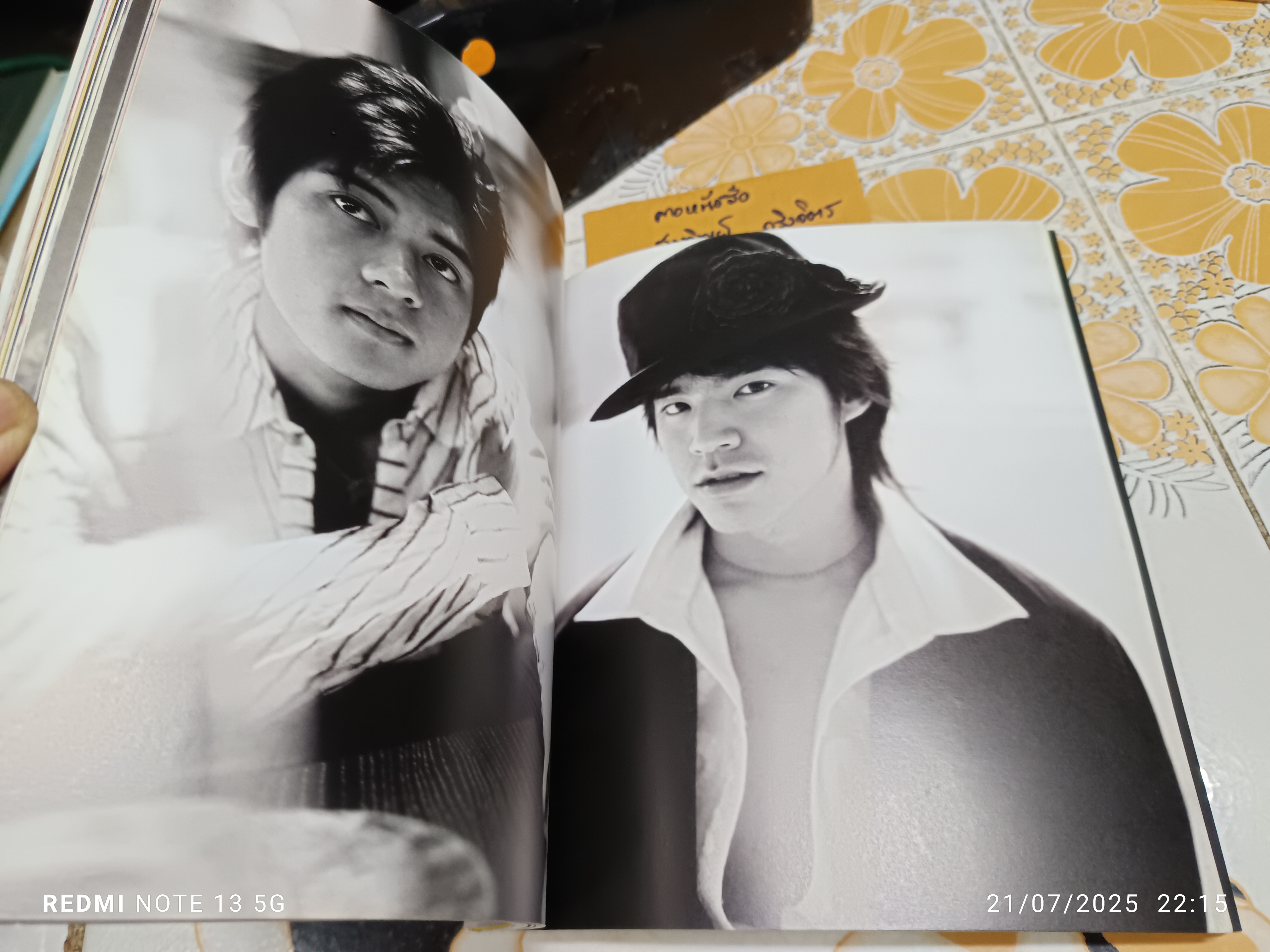 D2B thedefinitecollectivephotographyalbum พร้อมลายเซ็นจริงจากศิลปิน