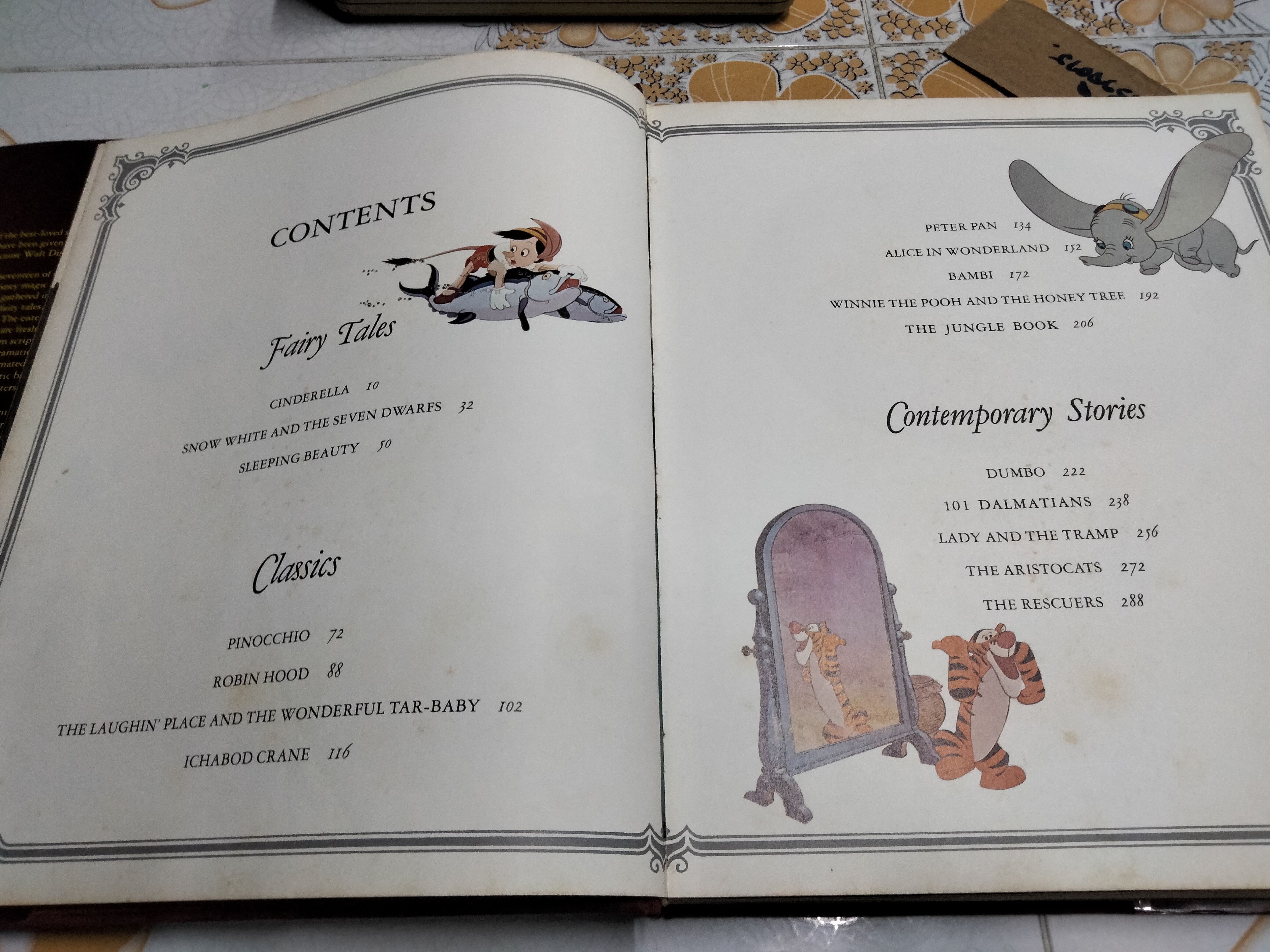 WALT DISNEY'S TREASURY OF CHILDREN'S CLASSICS พิมพ์ปี ค.ศ.1979 , vintage