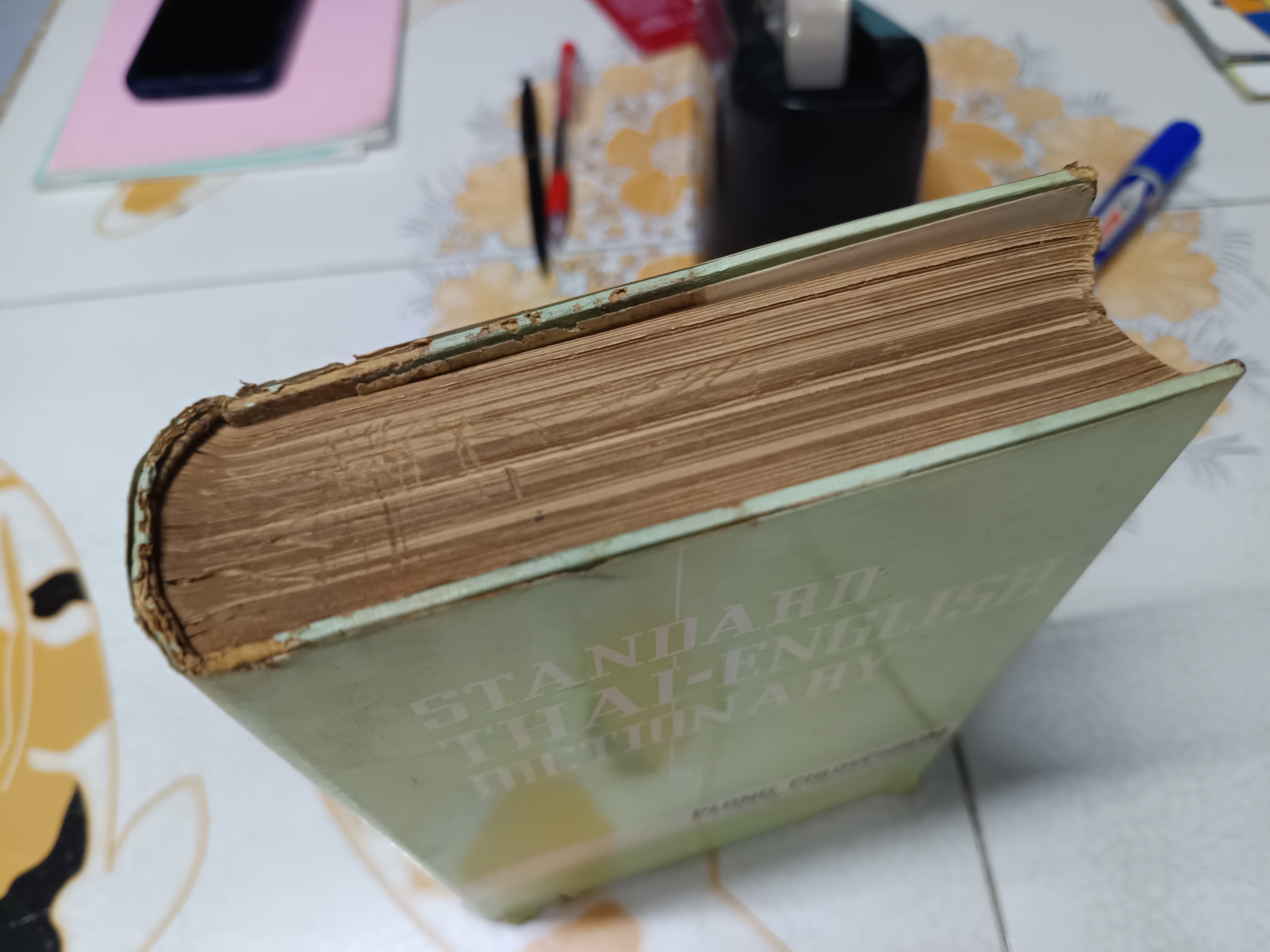 STANDARD THAI - ENGLISH DICTIONARY by PLANG PHLOYPHROM , 1965 พจนานุกรม ไทย - อังกฤษ โดย ปลั่ง พลอยพรหม