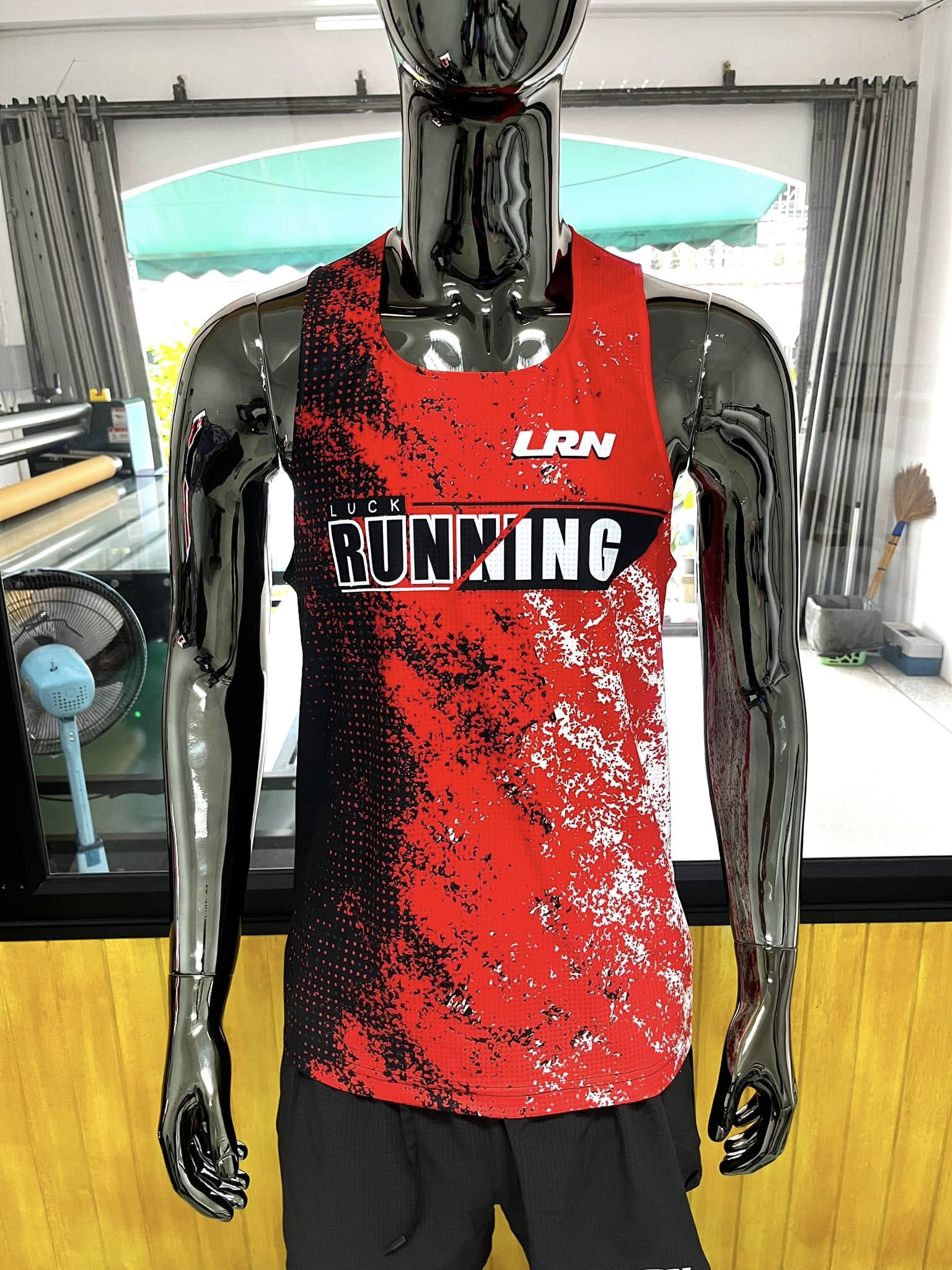 เสื้อวิ่งพิมพ์ลาย LRN เนื้อผ้า Micro square สำหรับวิ่งมาราธอน (MS08_1)