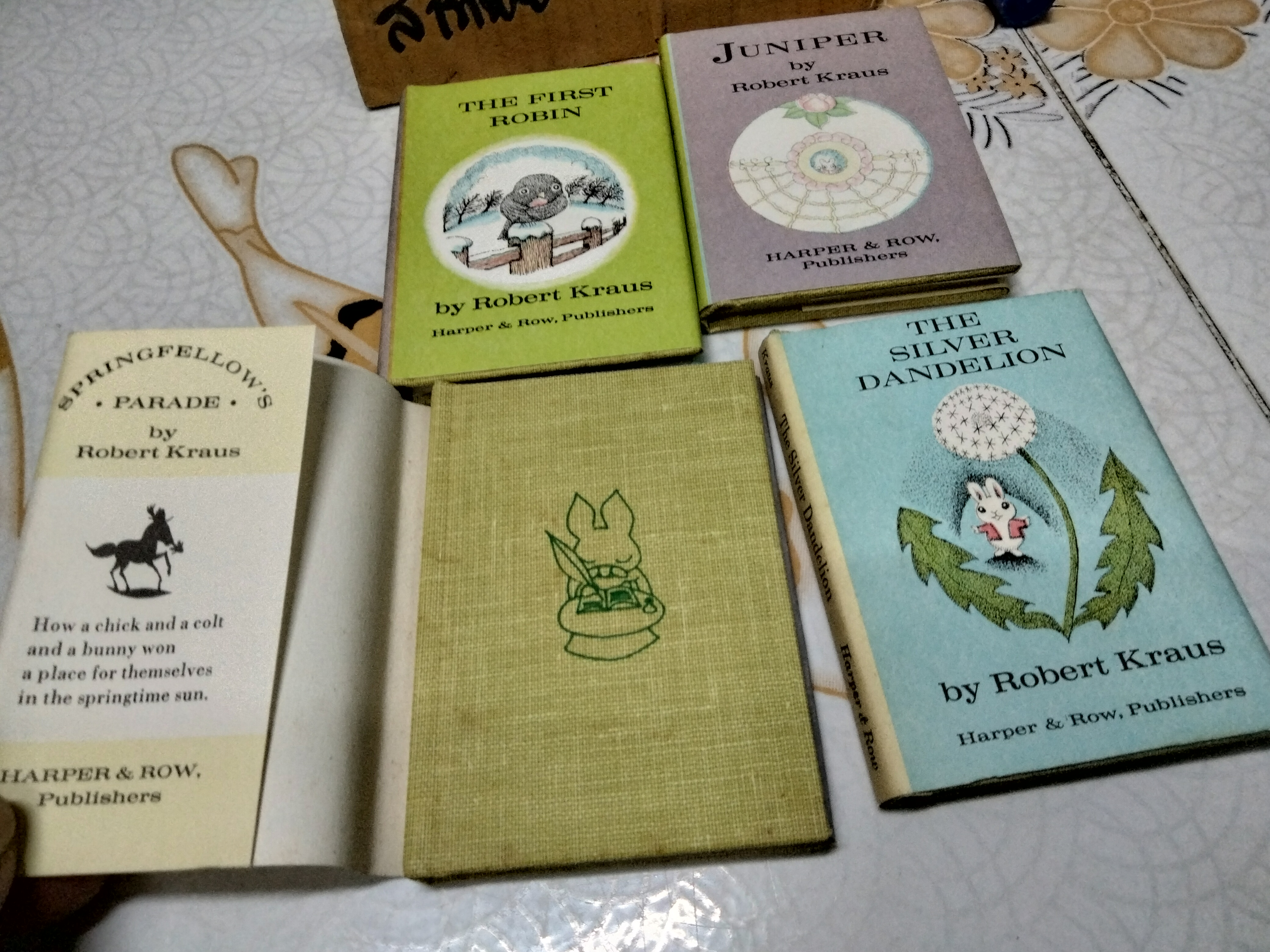 The Bunny's Nutshell Library โดย Robert Kraus (Box set 4 เล่ม) - พิมพ์ปี 1965 Harper & Row, Publishers