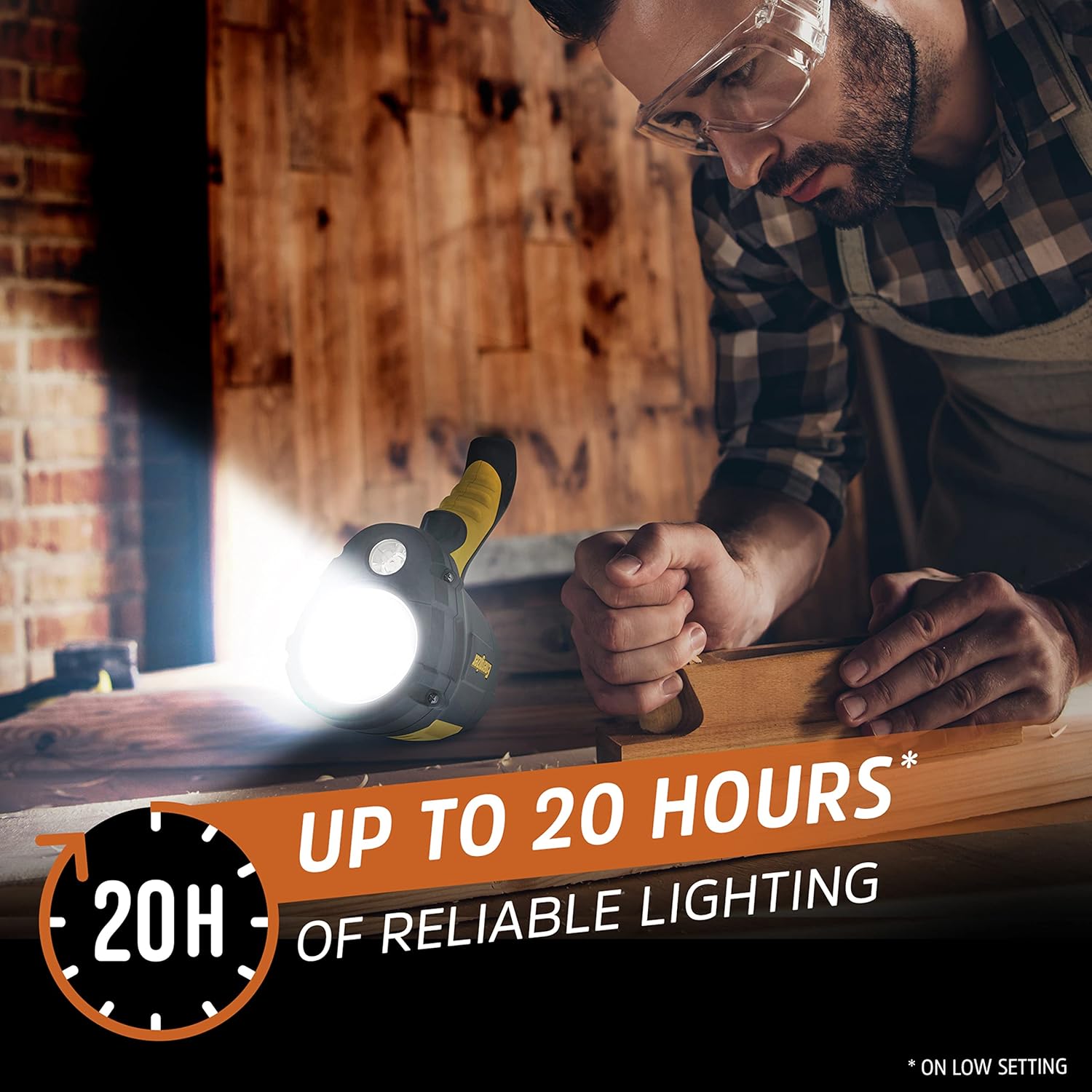 Energizer® Hard Case® Professional LED Spotlight, IPX4 Water Resistant, 800 lumens 475m ไฟฉาย สปอตไลท์ ใช้ถ่าน AA