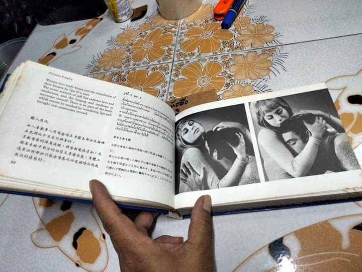 Helga & Bernd Zeigen 100 Liebespositionen (Demonstrate 100 Love-Posittions) หนังสือให้ความรู้เพศศึกษา มีรูปภาพประกอบคำอธิบาย 4 ภาษา - อังกฤษ ไทย จีน ญี่ปุ่น