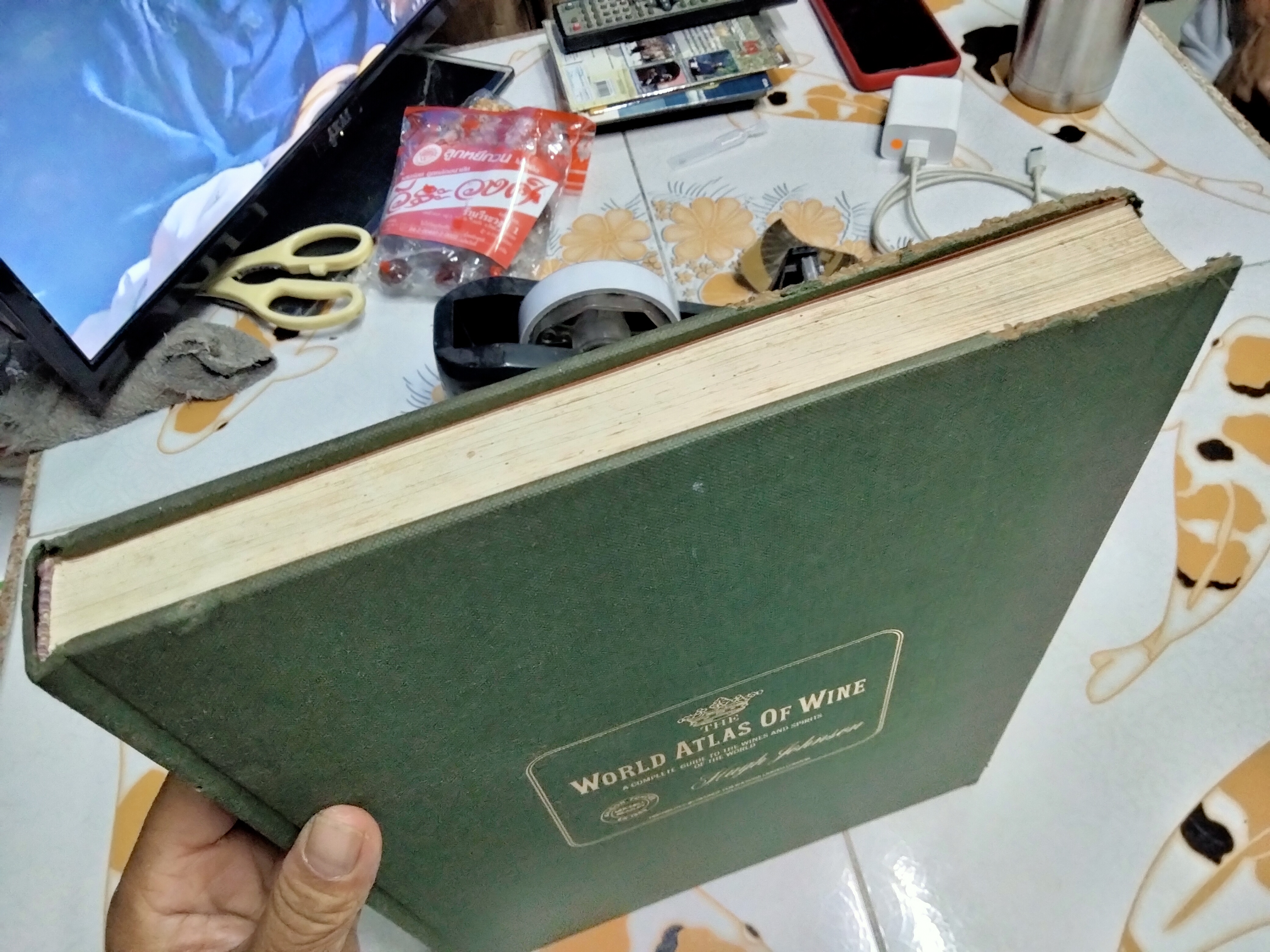 THE WORLD ATLAS OF WINE A Complete Guide to The Wine and Spirits of the World HUGH JOHNSON, printed 1975