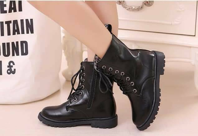 รองเท้าบู๊ทเด็กทรงสูง สีดำ