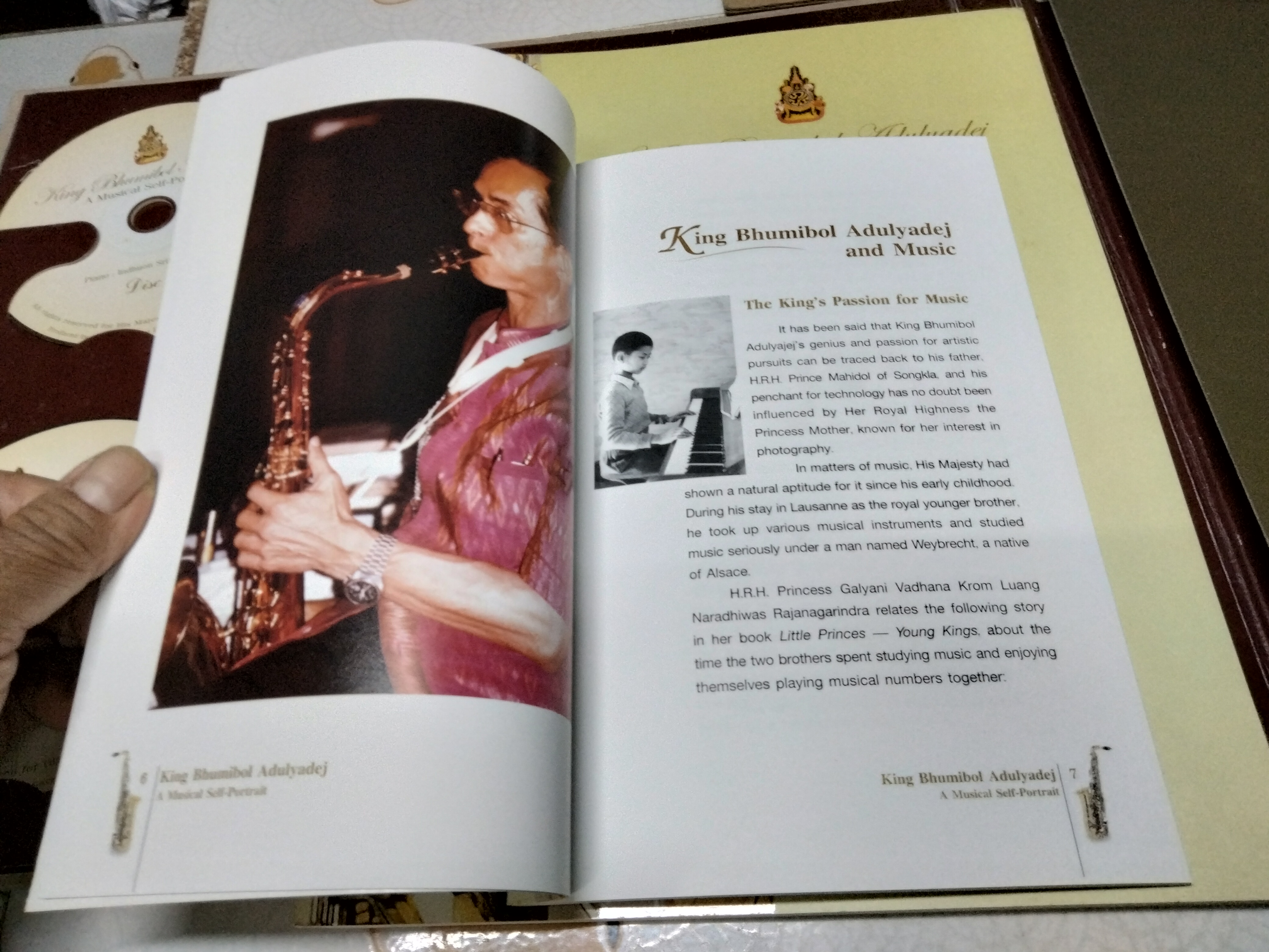 King Bhumibol Adulyadej : A Musical Self- Portrait , boxlet บทเพลงพระราชนิพนธ์พร้อมแผ่น CD 2 แผ่น + กล่อง ครบเซ็