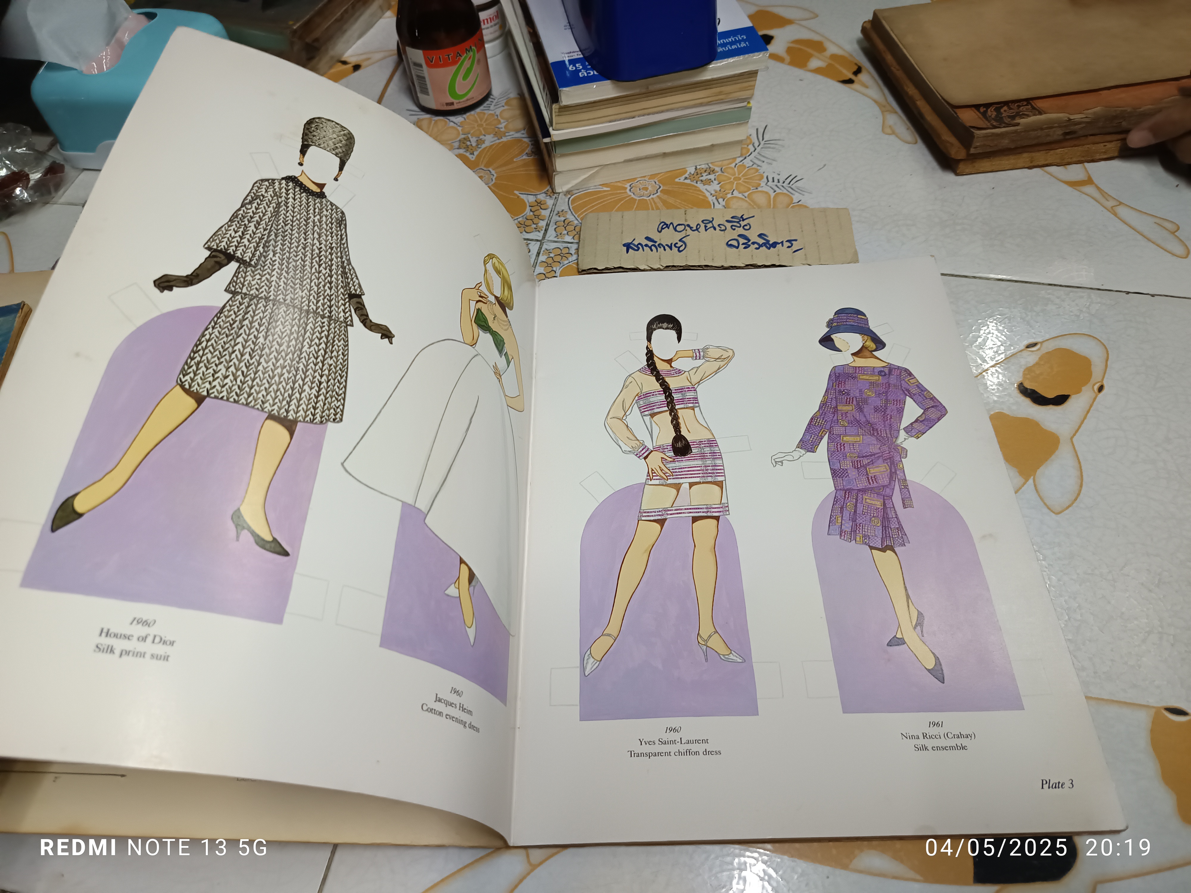 Great Fashion Designs of The Sixties Paper Dolls : 32 Haute Couture Costumes by Courreges ...(Dover Paper Dolls) , vintage โดย Tom Tierney #ตุ๊กตากระดาษ Dover