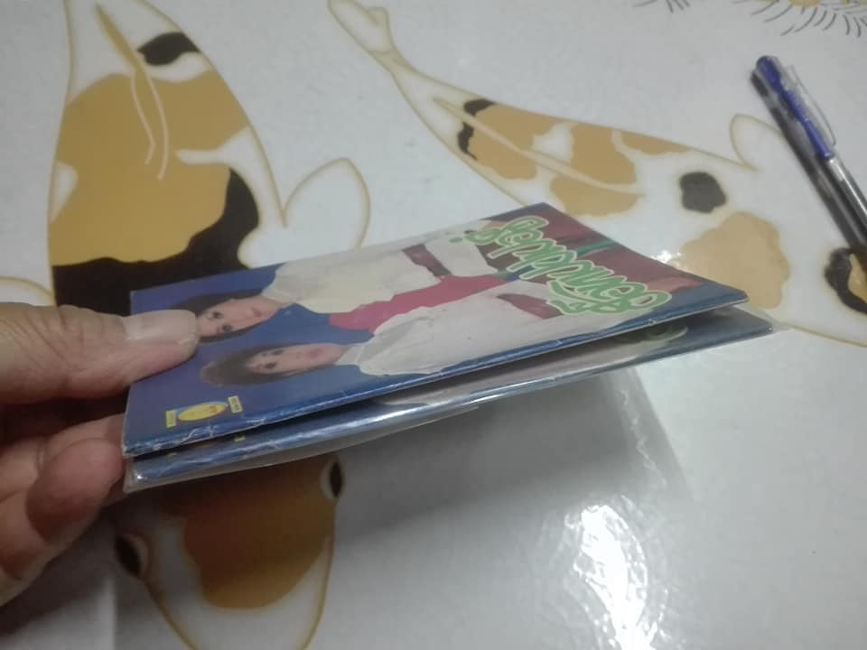 หนังสือเพลงเล่มเล็ก - เพลงลูกทุ่งยอดฮิต เดอะฮ๊อทเปปเปอร์ ราคาปก 2 บาท (มีซ้ำ 2 เล่ม)