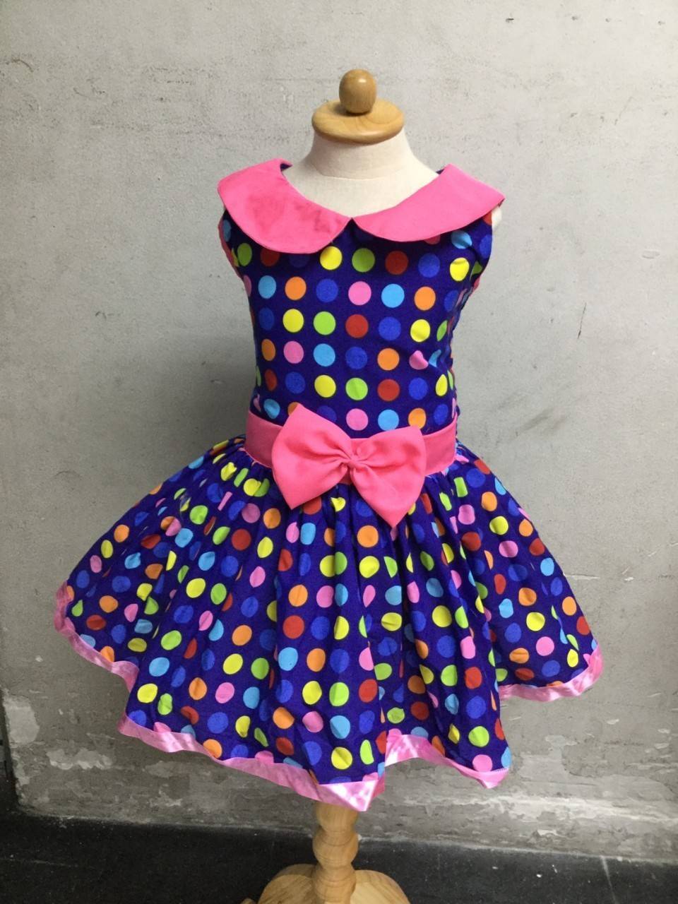 ชุดสาวน้อยลายจุด