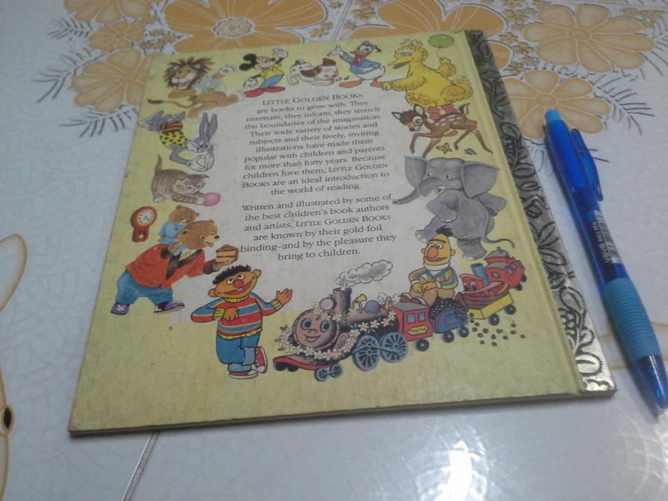 หนังสือการ์ตูน ชุด A Little Golden Book, Walt Disney's - Donald Duck's Toy Sailboat เล่มนี้มีรอยปากกา (ตามรูป) เกือบทุกหน้า