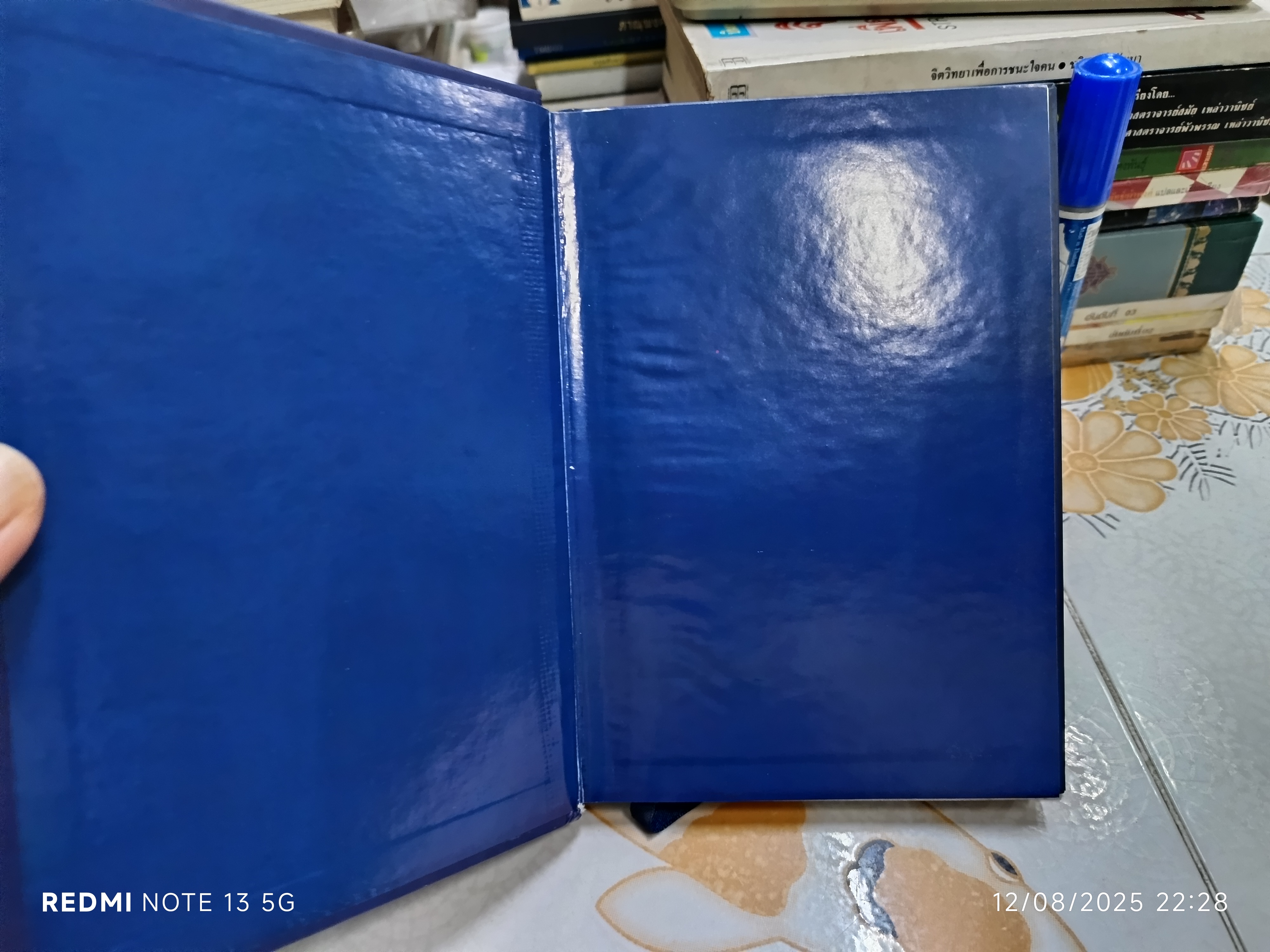 Bon Appetit ! Recommended by 40 Chefs of Excellence พร้อมสูตรอาหาร.