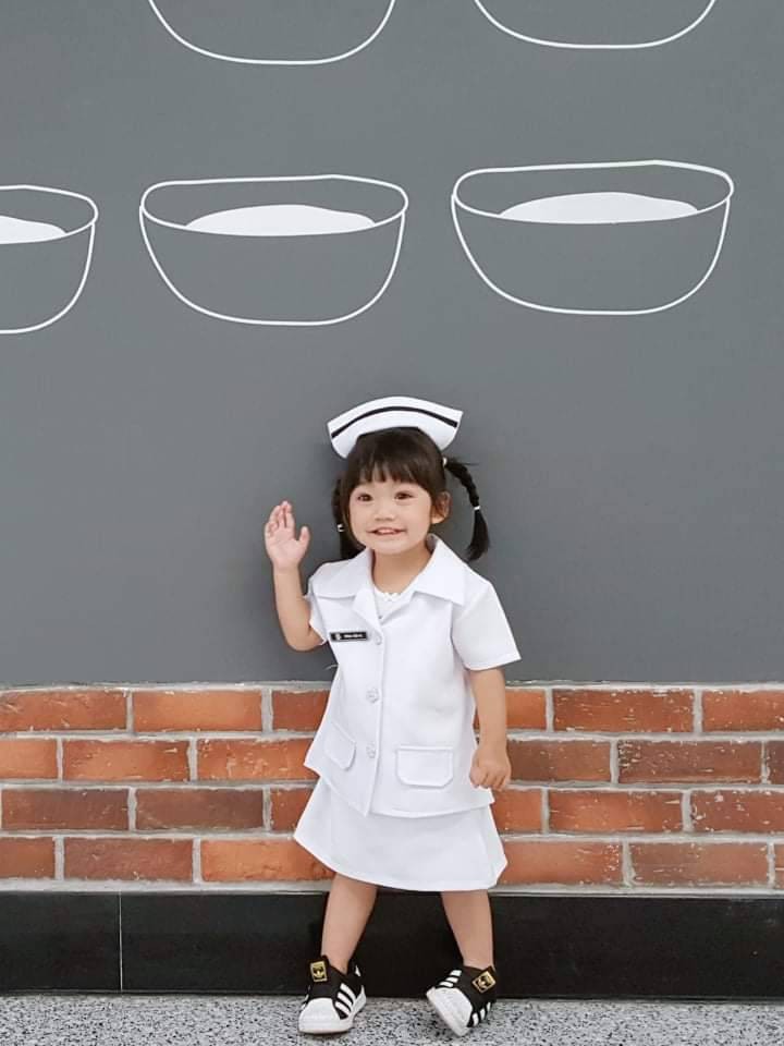 ชุดพยาบาลเด็ก กระดุมดอกไม้