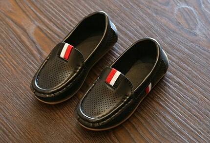 รองเท้าเด็กน้อย