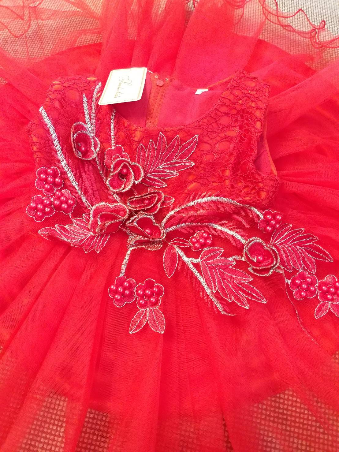 เดรสเด็กสีแดง