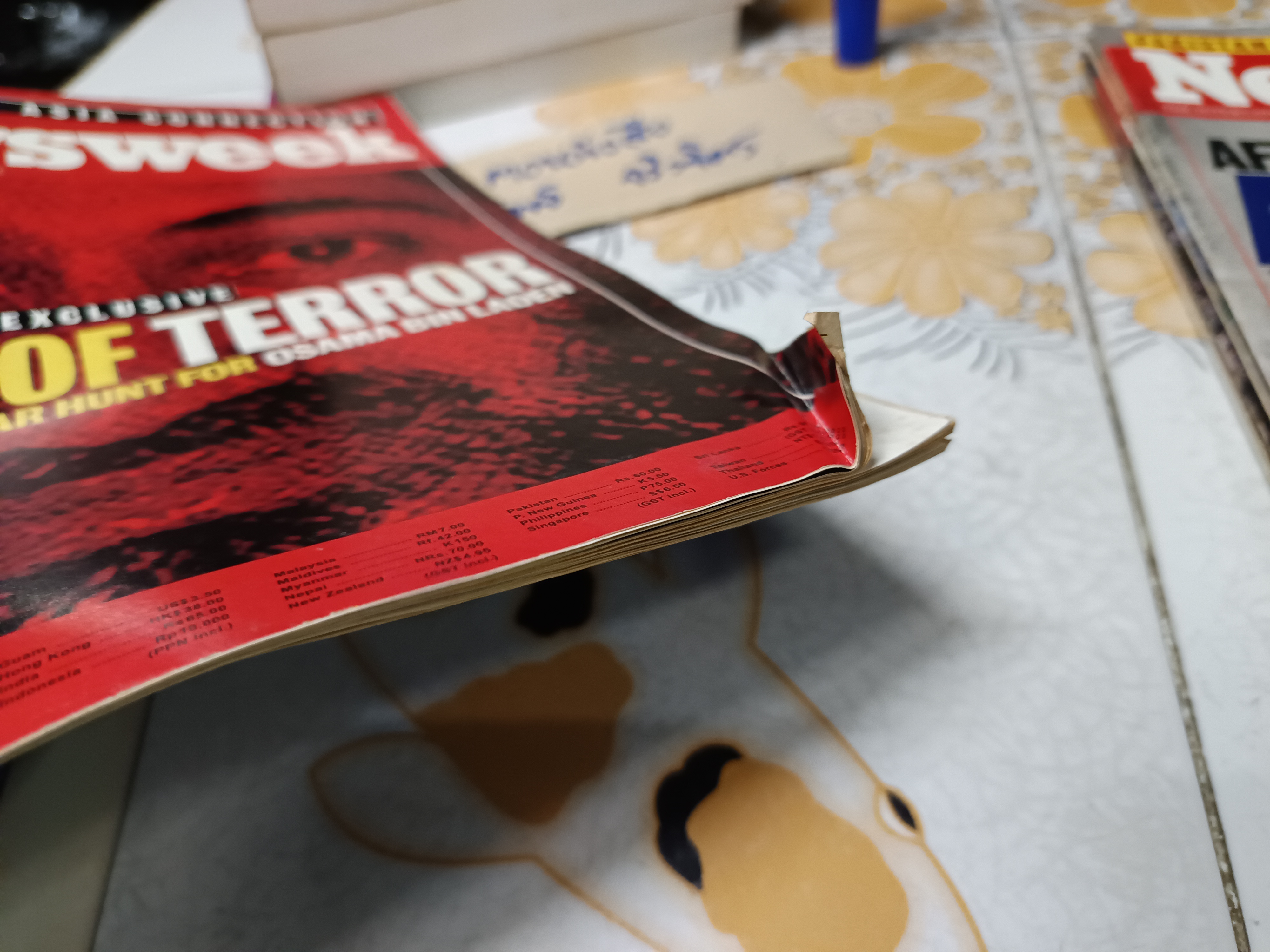 นิตยสาร Newsweek ฉบับเก่าๆ / ฉบับวันที่ 1 October 2001 ปก exclusive/ Trail of Terror inside the 10 year hunt for Osama Bin Laden