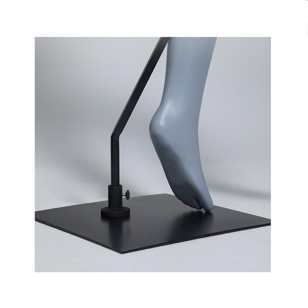 (พรีออเดอร์) หุ่นโชว์ท่าวิ่ง ทำจากวัสดุไฟเบอร์กลาส (R6)