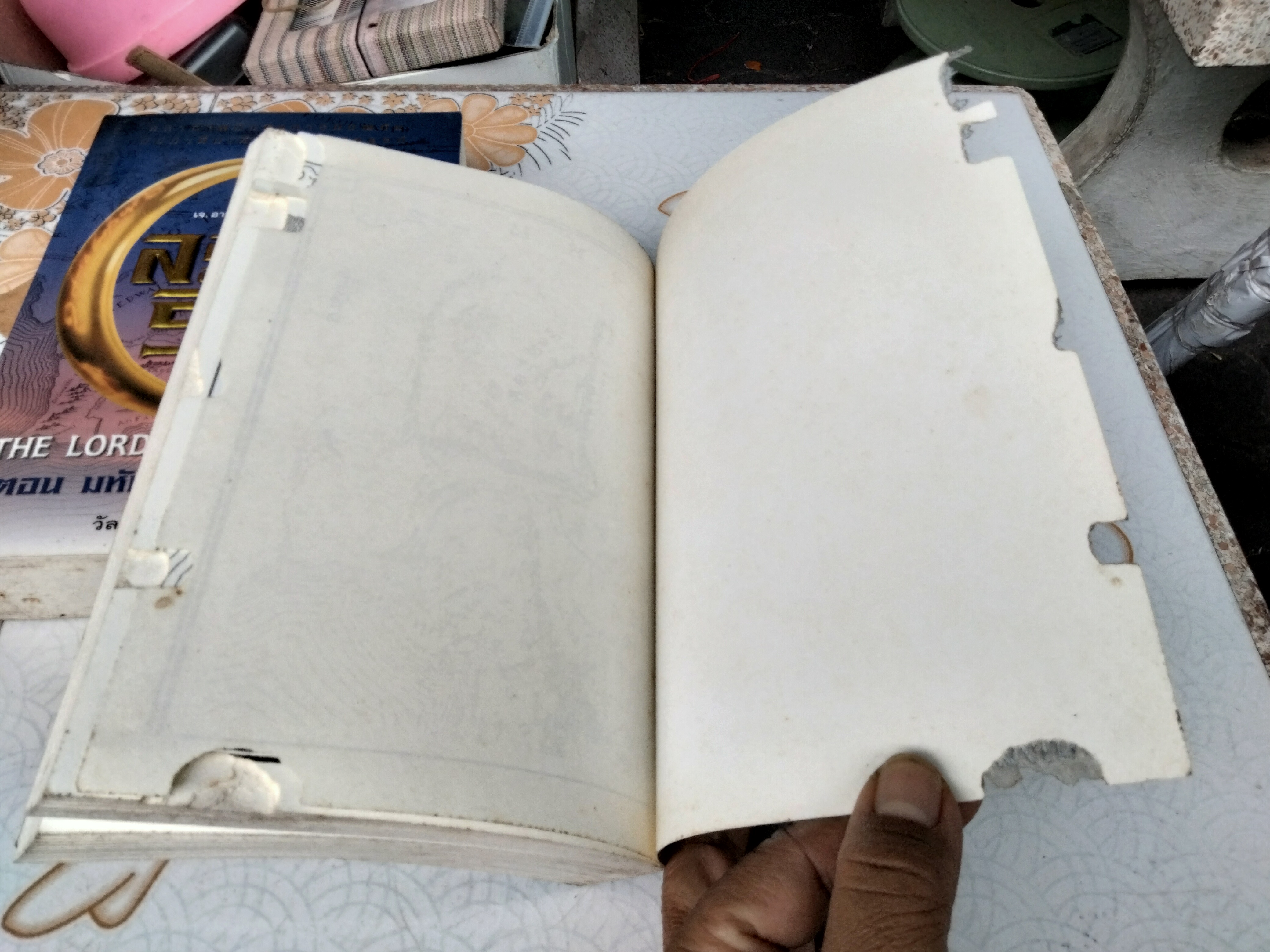 ลอร์ด ออฟ เดอะ ริงส์ ตอน มหันตภัยแห่งแหวน + หอคอยคู่พิฆาต (ขายรวม 2 เล่ม) **หนังสือตำหนิหนัก มีรอยปลวกกิน