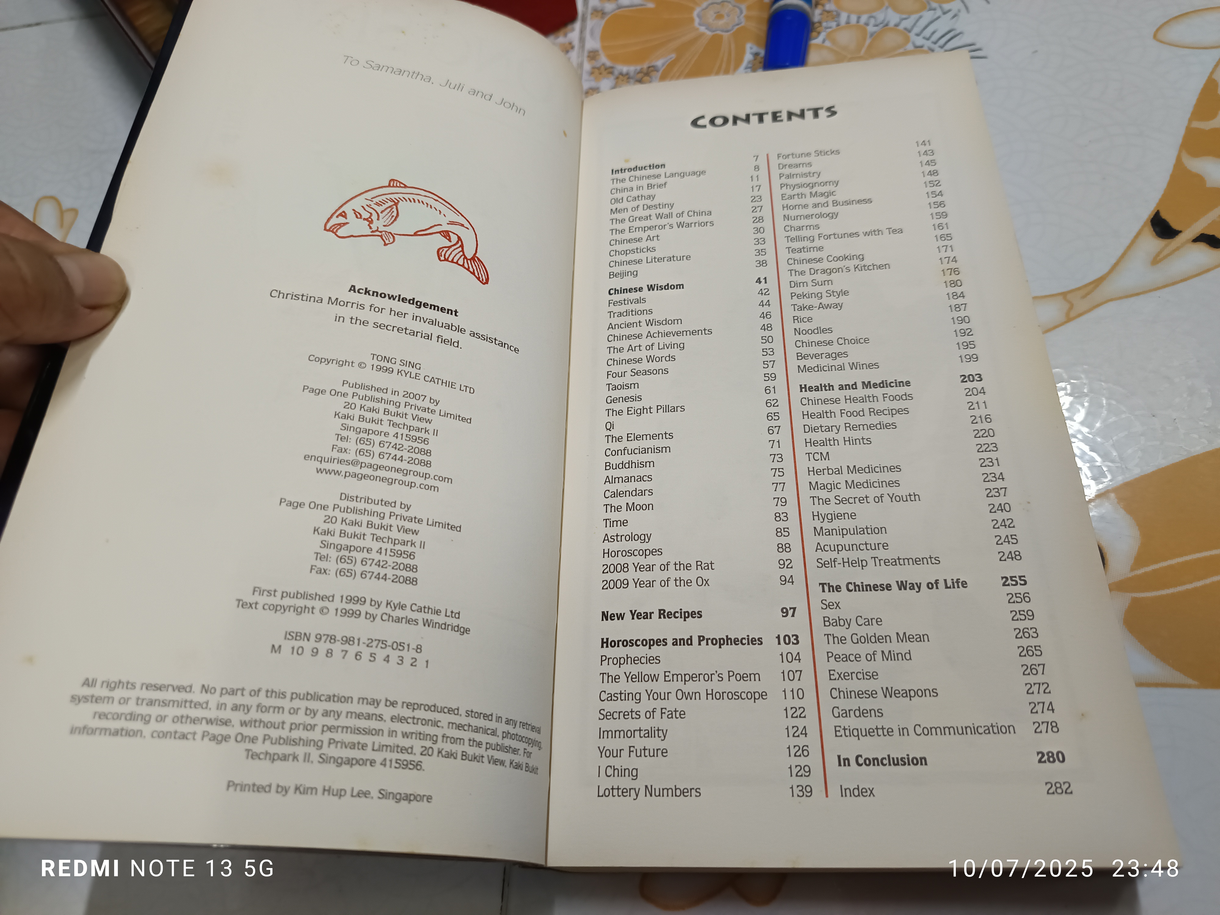 Tong Sing : The Book of Wisdom Based on the Ancient Chinese Almanac **สินค้าหมด**