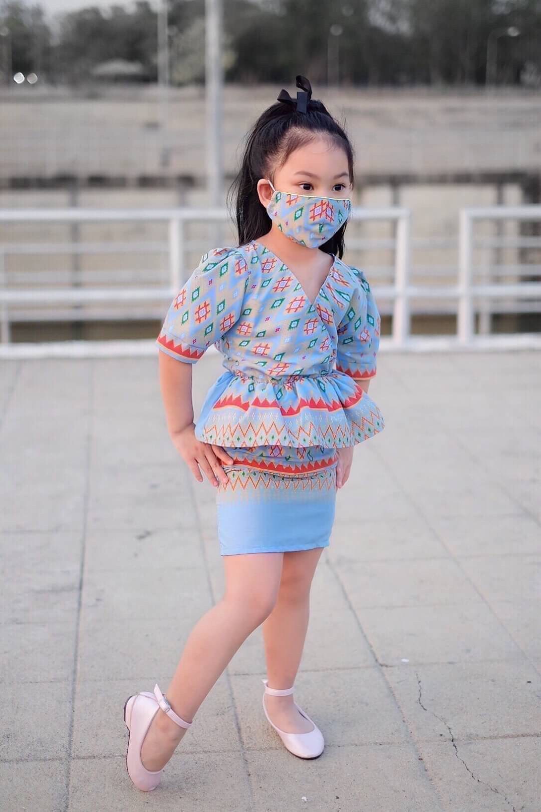 set ชุดไทยเด็กหญิงเสื้อพร้อมกระโปรง แถม mask