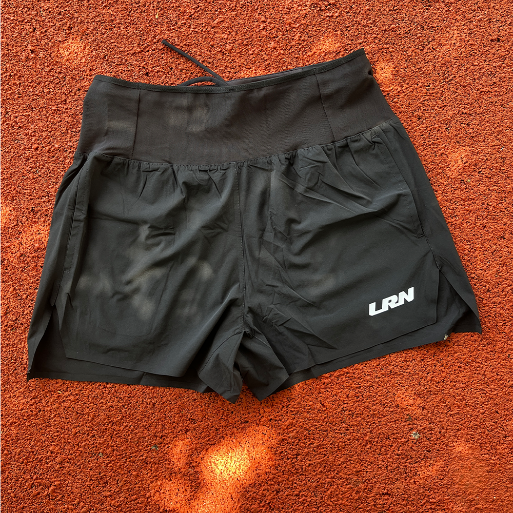 กางเกงวิ่งขาสั้น วิ่งมาราธอน วิ่งเทรล 3" ใส่สบาย มีกระเป๋าใส่ของที่รอบเอว ไม่มีซับใน โลโก้เรืองแสง (F03)