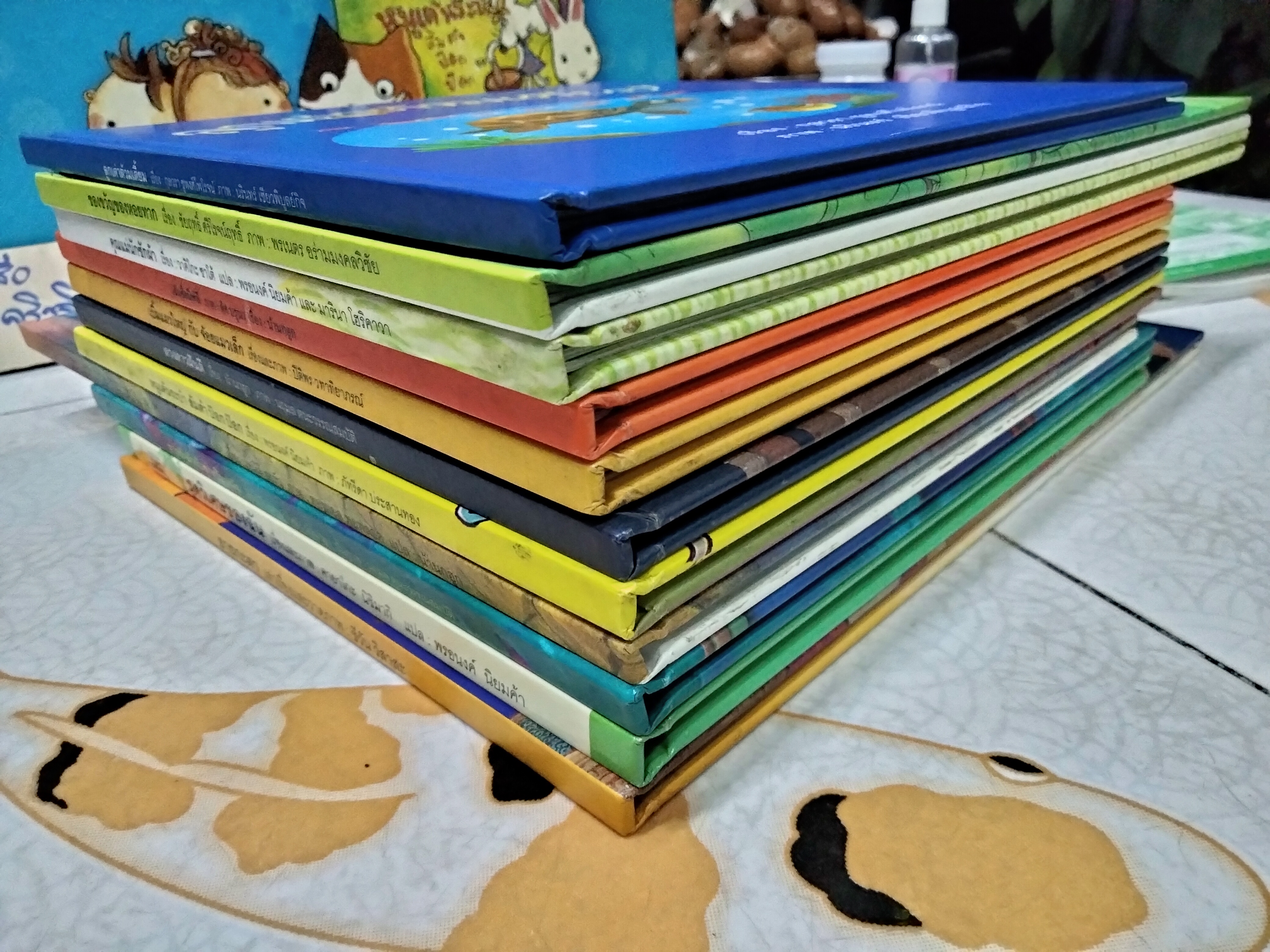 โครงการนิทานเพื่อนรัก สร้างนักอ่าน ชุด ห้องสมุด (หนังสือ นิทานเพื่อนรัก (ปกแข็ง) จำนวน 12 เรื่อง) พร้อมรับ คู่มือครู ฉบับรวมเล่ม ปล. มีหนังสือแค่ 11 เรื่อง