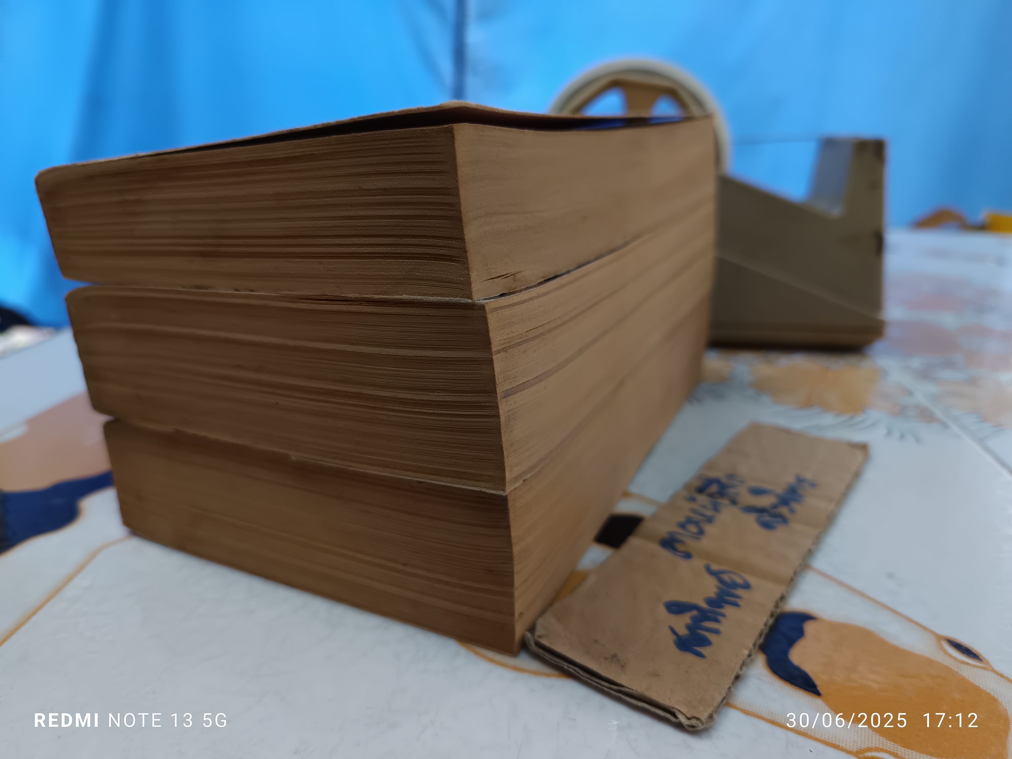 สงครามชีวิตโอชิน (Oshin) 3 เล่มชุด ผลงานของ อาชิดา ซูงาโกะ (Sugako Hashida) แปลโดย แดง ระวี พิมพ์ครั้งแรก พ.ศ.2528