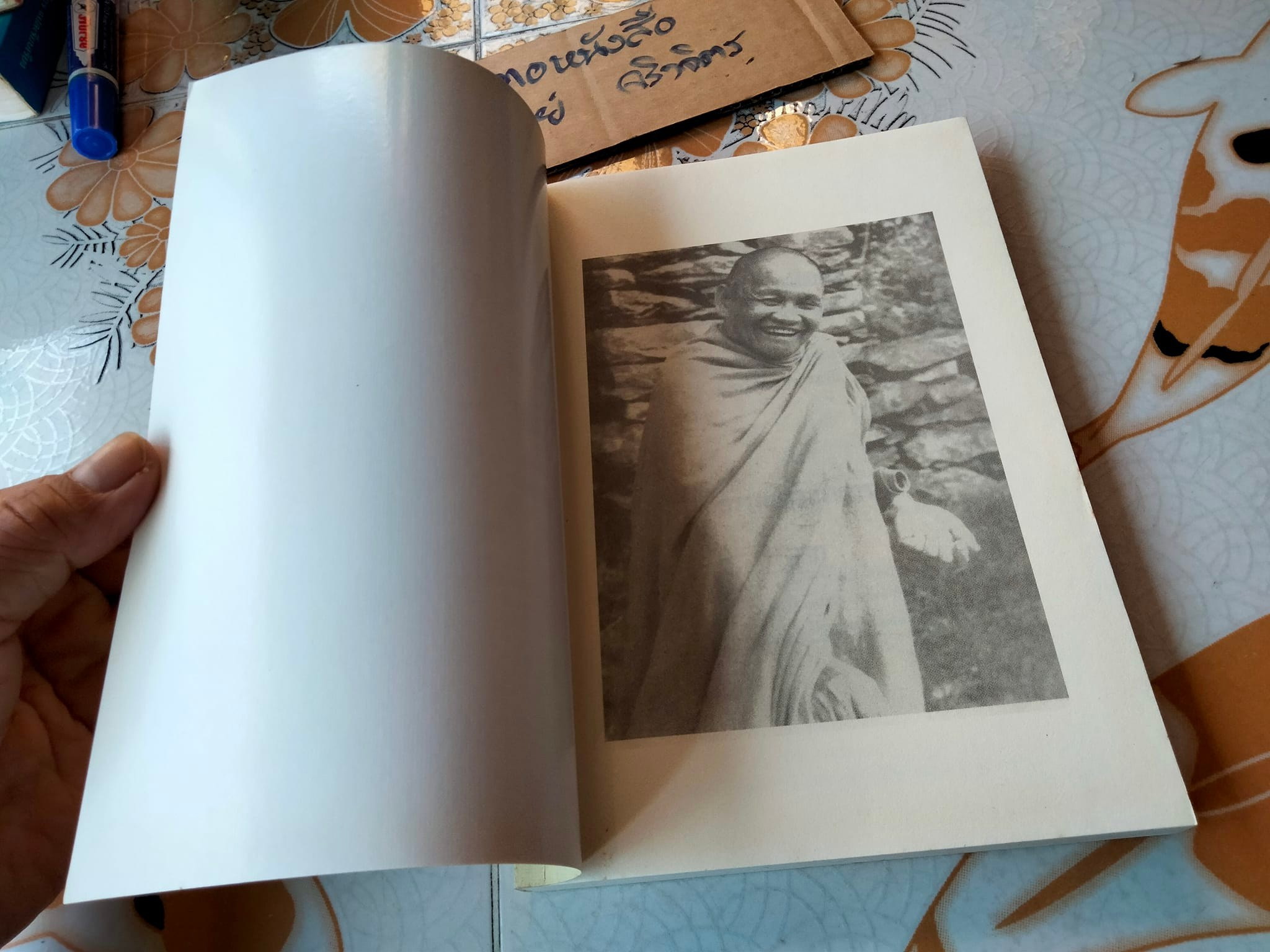 นอกเหนือเหตุผล โดย พระโพธิญาณเถร (ชา สุภัทโท) **สินค้าหมด**