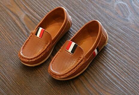 รองเท้าเด็กน้อย