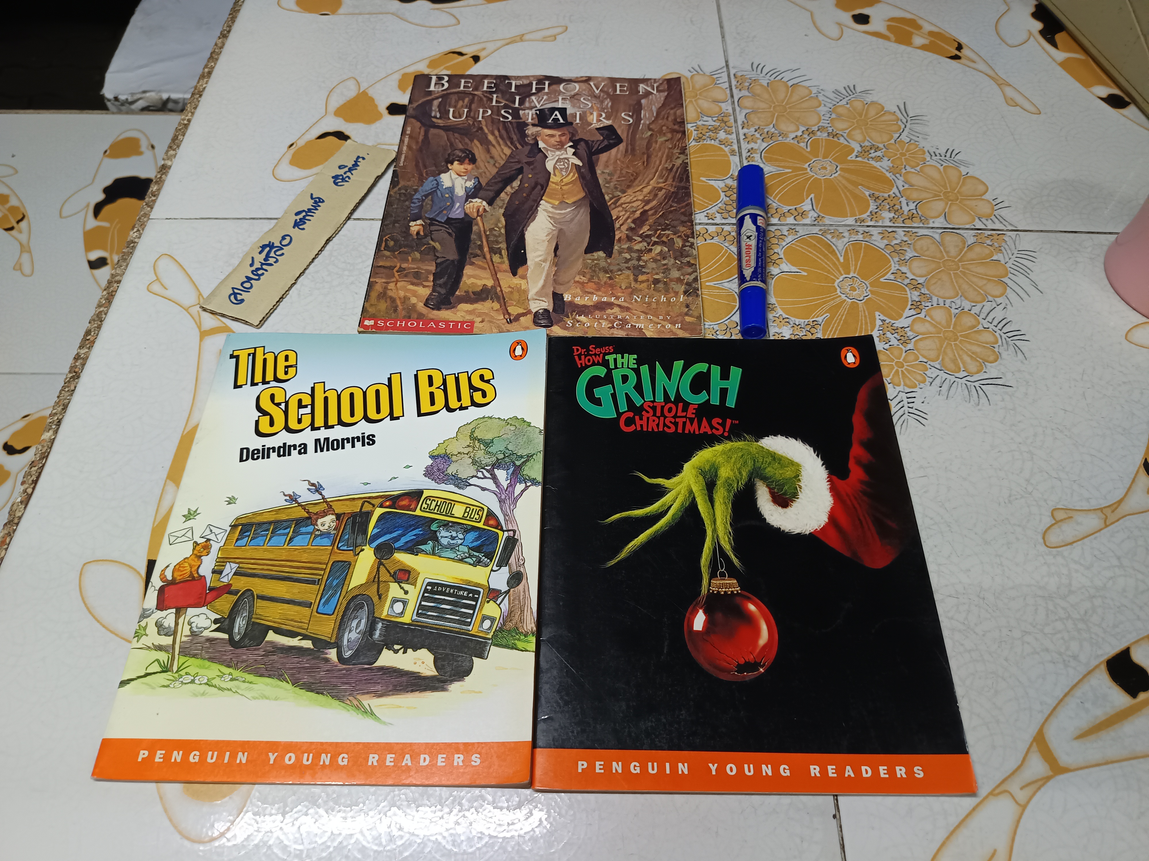 ขายรวม 3 เล่ม / หนังสือนอกเวลาภาษาอังกฤษ เล่มใหญ่ / Beethoven Lives Upstairs , The School Bus, Dr Seuss's How The Grinch Stole Christmas