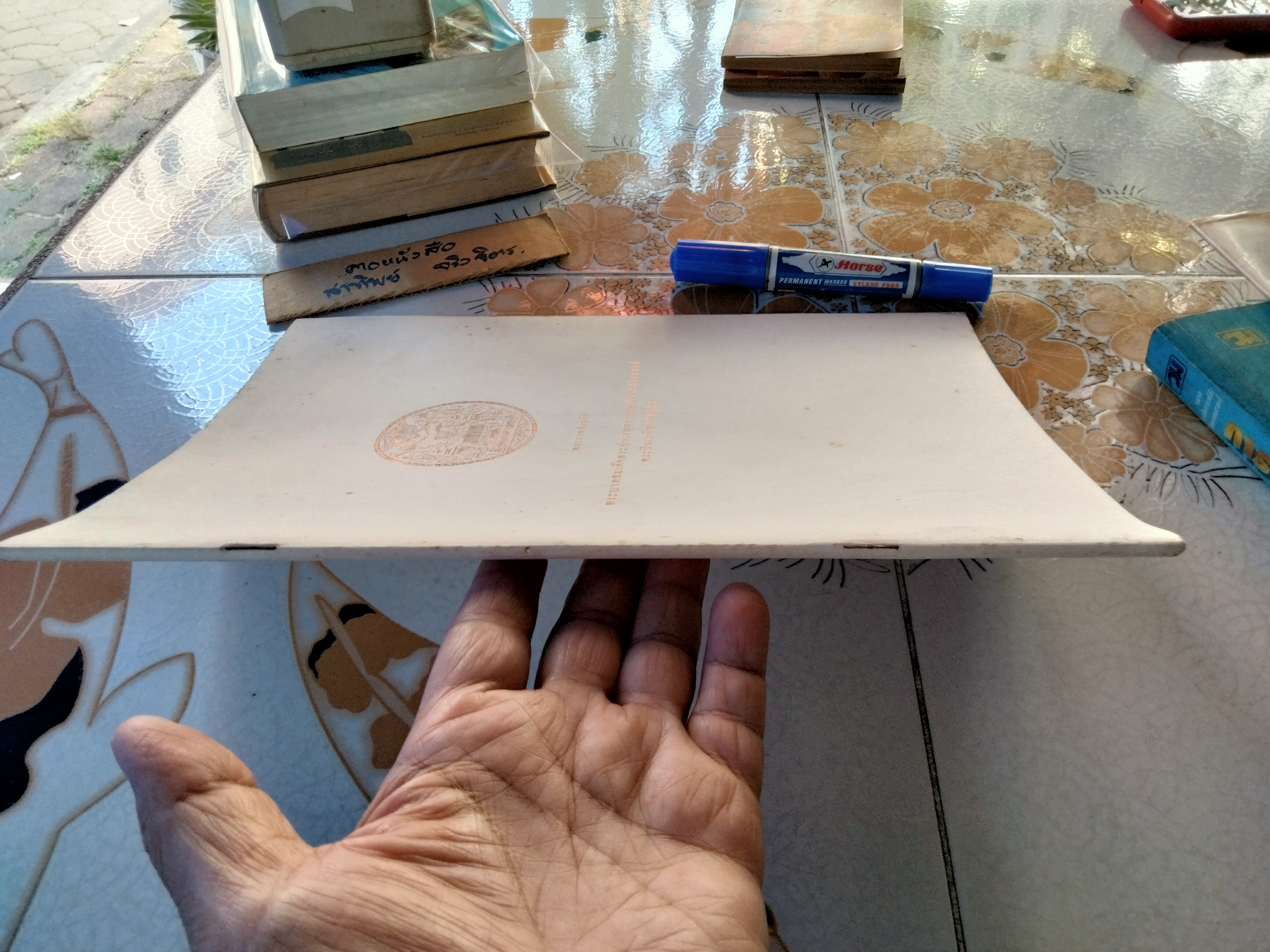 พระราชประวัติ พระบาทสมเด็จพระปวเรนทราเมศมหิศเรศรังสรรค์ พระปิ่นเกล้าเจ้าอยู่หัว (2 ภาษา ไทย - อังกฤษ) จัดทำโดย มูลนิธิอนุรักษ์โบราณสถานในพระราชวังเดิม