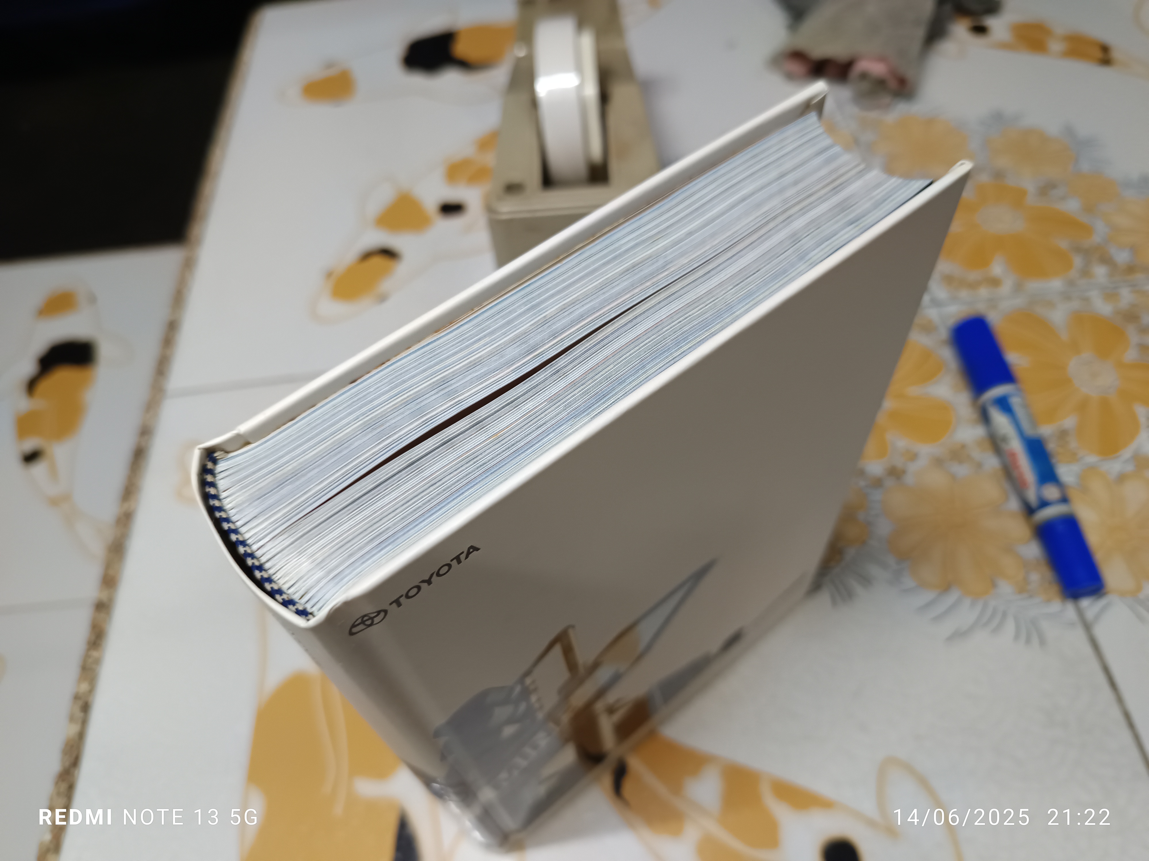 เที่ยวทั่วไทยไปกับฟอร์จูนเนอร์ ฉบับ 2 ภาษา ไทย-อังกฤษ (76 จังหวัด)