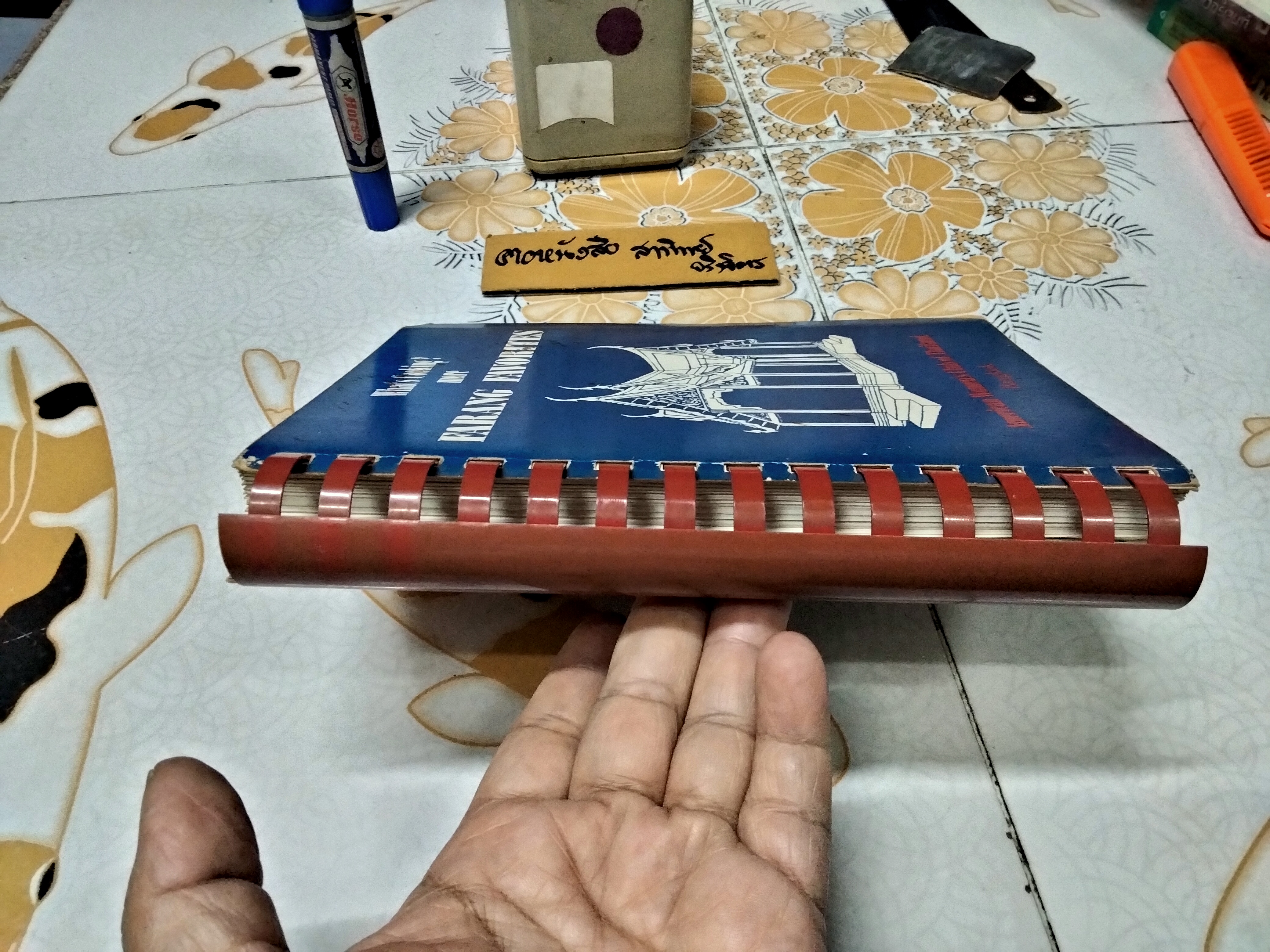 What's cooking more FARANG FAVOURITES by American Women's Club of Thailand, 2nd edition 1994 **สินค้าหมด**