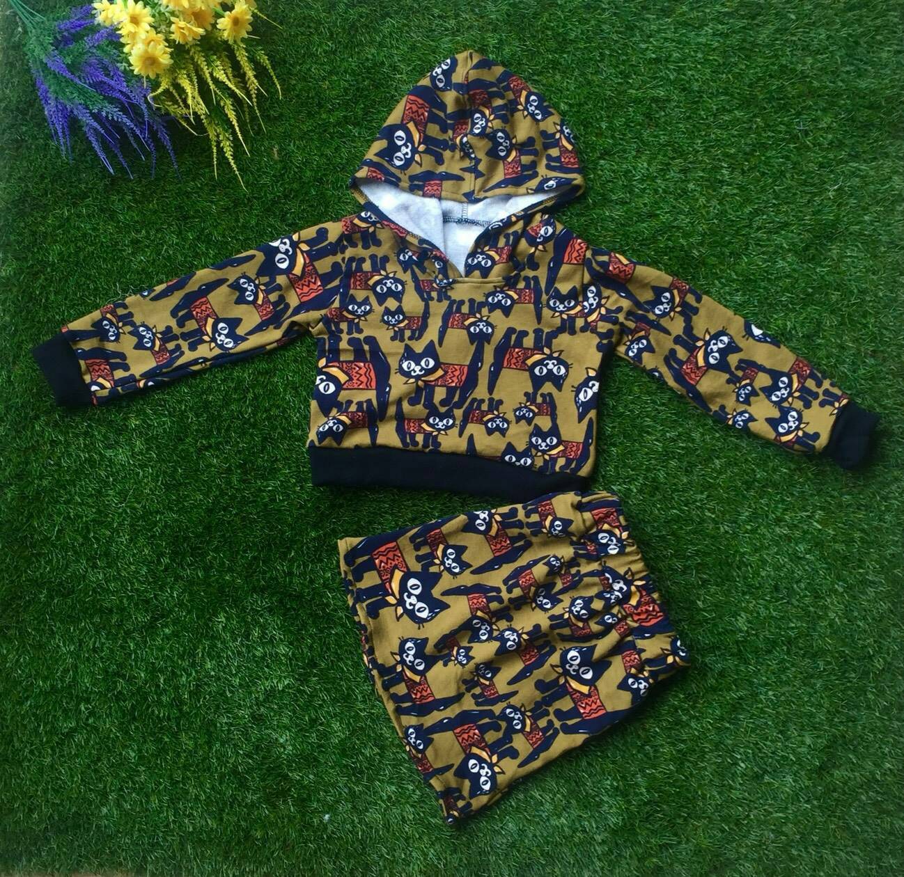 set เสื้อฮู๊ดกับกระโปรงลายแมว สำหรับเด็ก